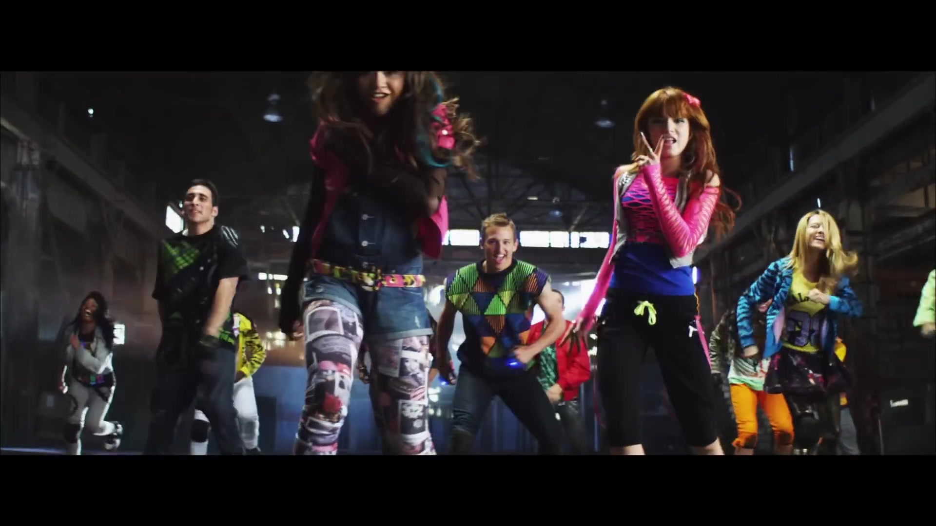 bellathornedaily_Watchme_shakeitup_mv_000061.jpg bellathornedaily_Watchme_shakeitup_mv_000061.jpg