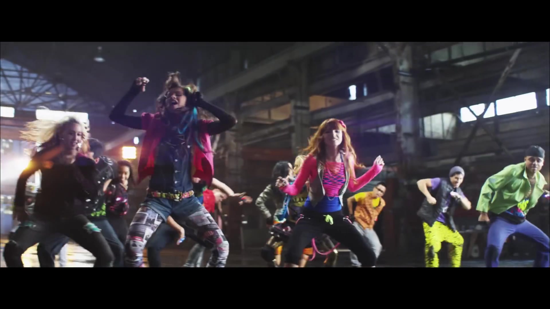 bellathornedaily_Watchme_shakeitup_mv_000068.jpg bellathornedaily_Watchme_shakeitup_mv_000068.jpg