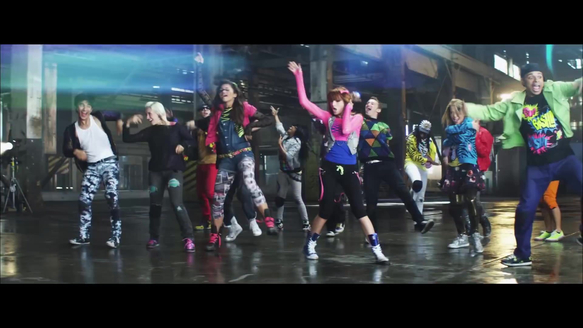 bellathornedaily_Watchme_shakeitup_mv_000069.jpg bellathornedaily_Watchme_shakeitup_mv_000069.jpg