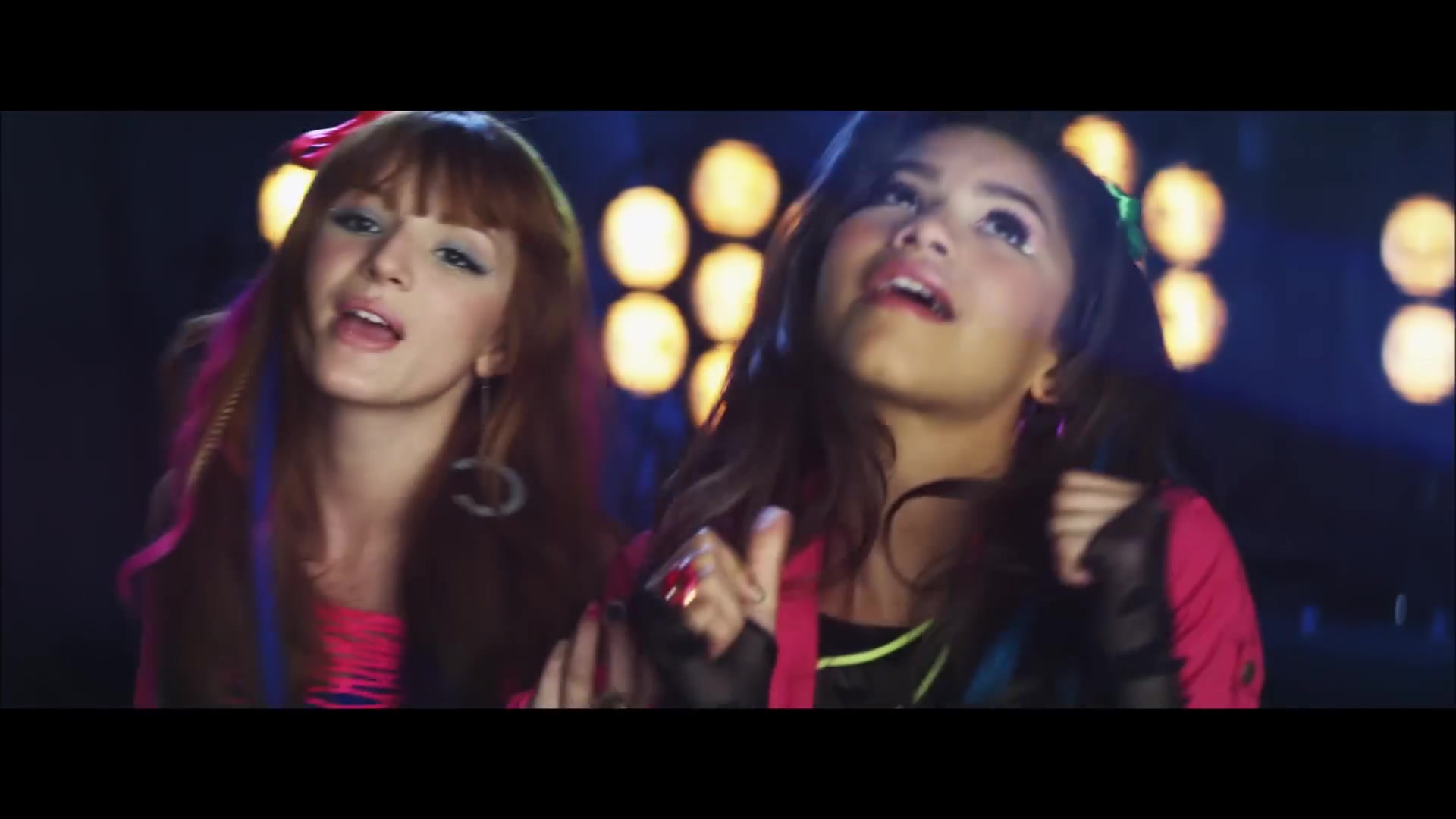 bellathornedaily_Watchme_shakeitup_mv_000071.jpg