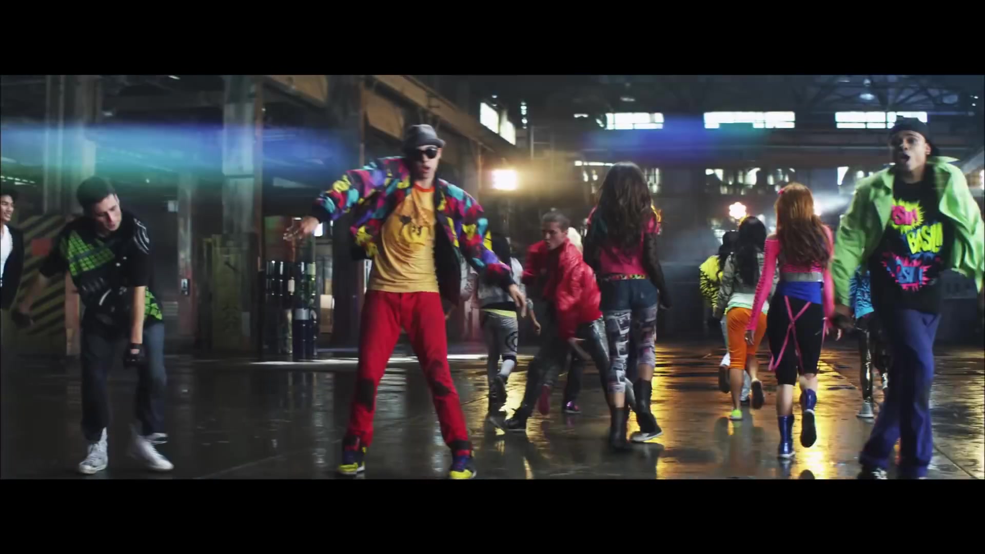 bellathornedaily_Watchme_shakeitup_mv_000072.jpg