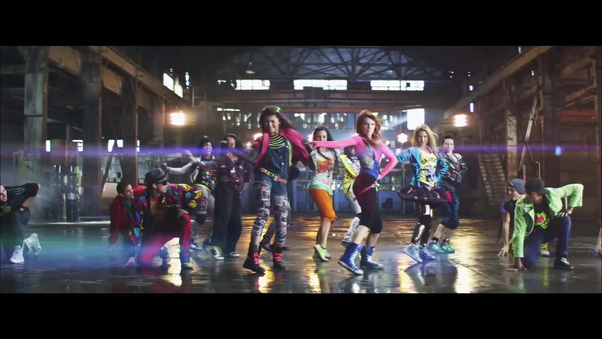 bellathornedaily_Watchme_shakeitup_mv_000076.jpg bellathornedaily_Watchme_shakeitup_mv_000076.jpg