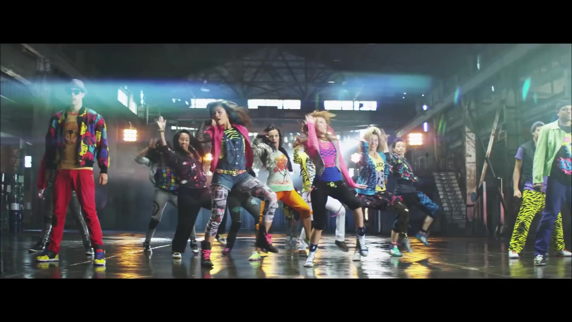 bellathornedaily_Watchme_shakeitup_mv_000084.jpg bellathornedaily_Watchme_shakeitup_mv_000084.jpg