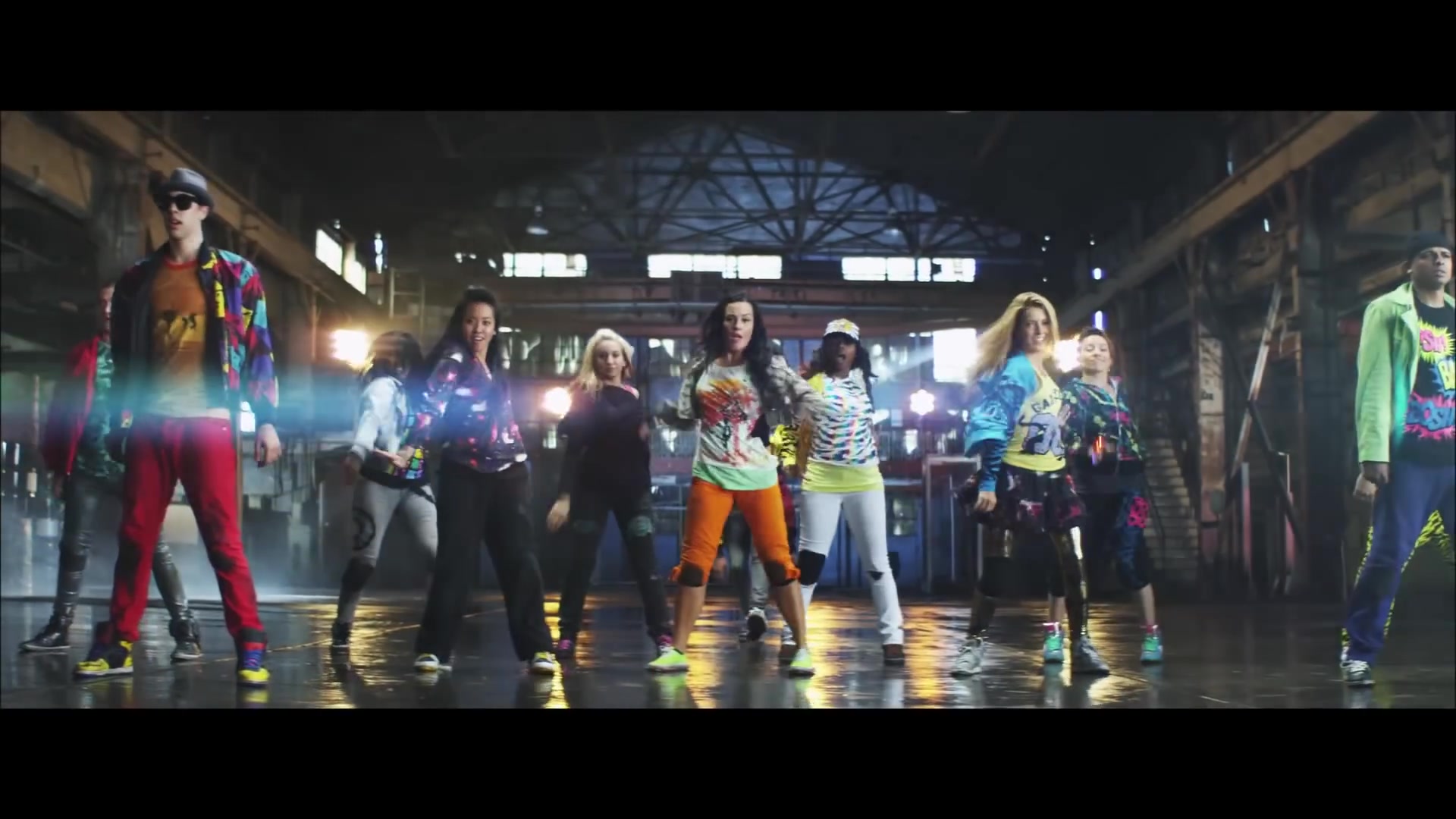 bellathornedaily_Watchme_shakeitup_mv_000085.jpg bellathornedaily_Watchme_shakeitup_mv_000085.jpg