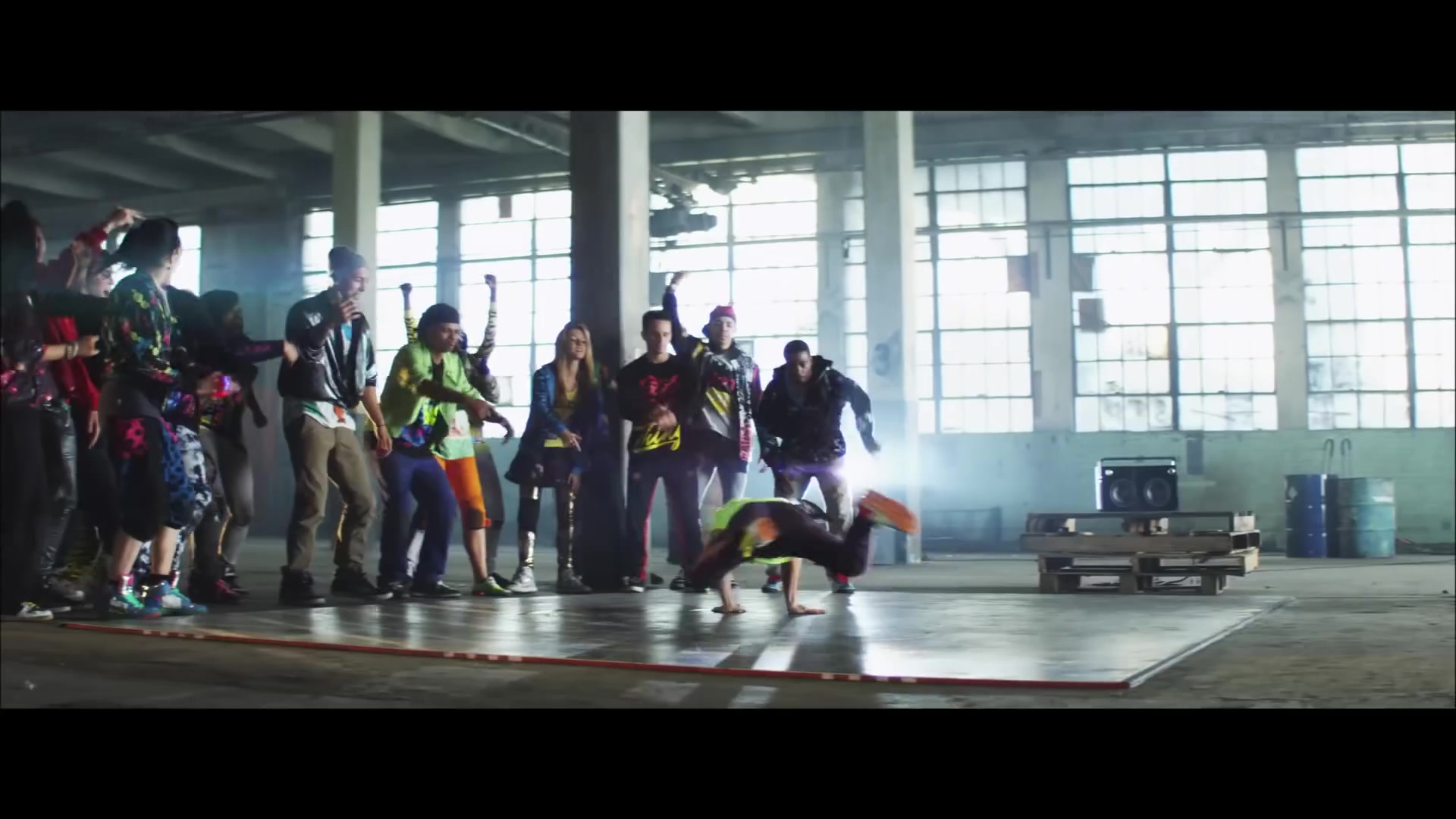 bellathornedaily_Watchme_shakeitup_mv_000090.jpg bellathornedaily_Watchme_shakeitup_mv_000090.jpg