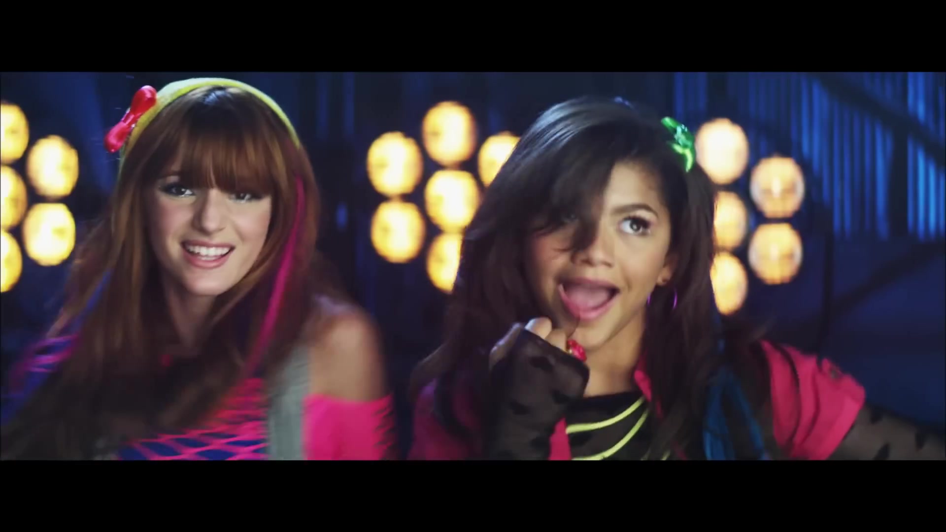 bellathornedaily_Watchme_shakeitup_mv_000093.jpg
