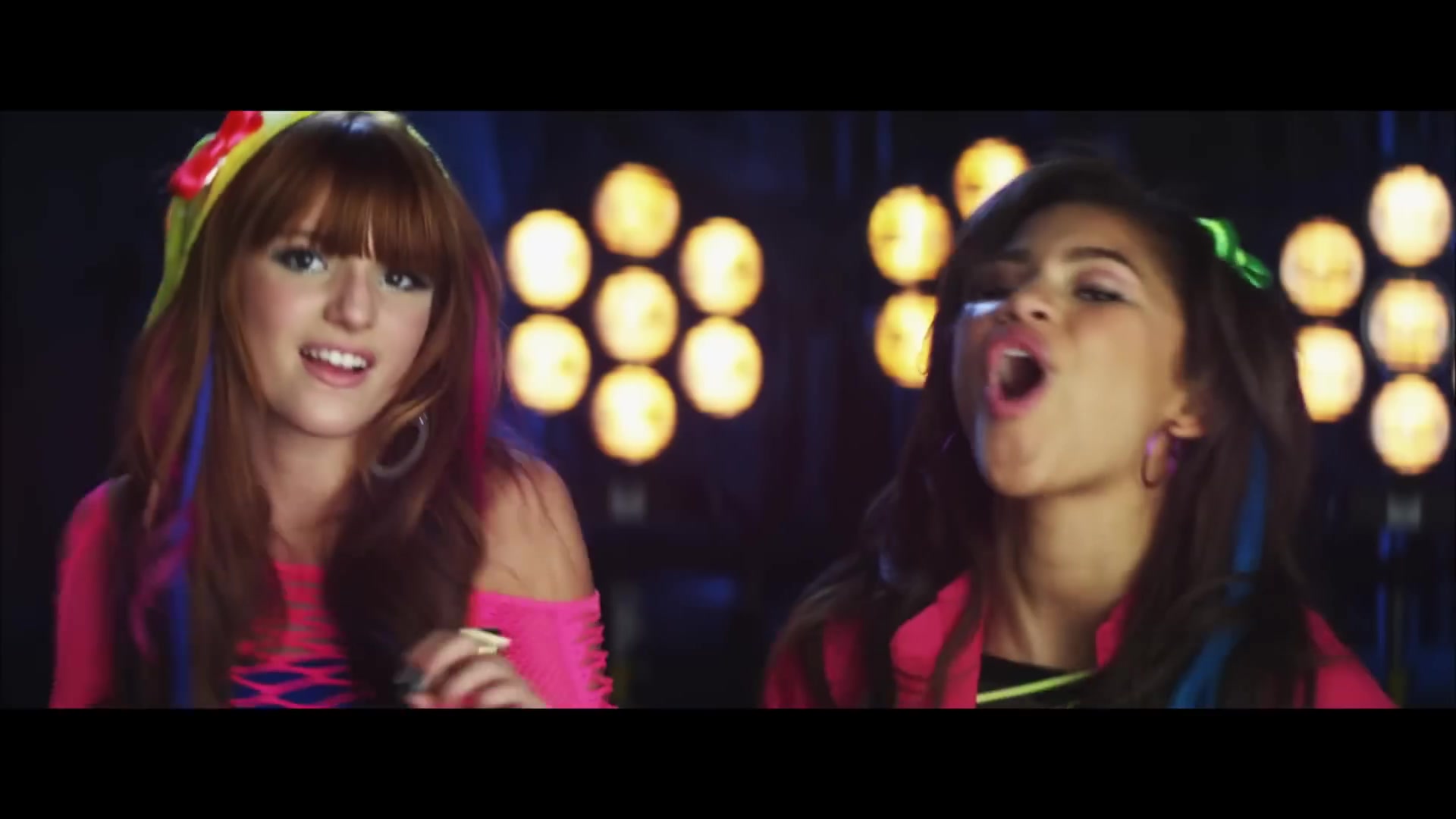 bellathornedaily_Watchme_shakeitup_mv_000095.jpg bellathornedaily_Watchme_shakeitup_mv_000095.jpg