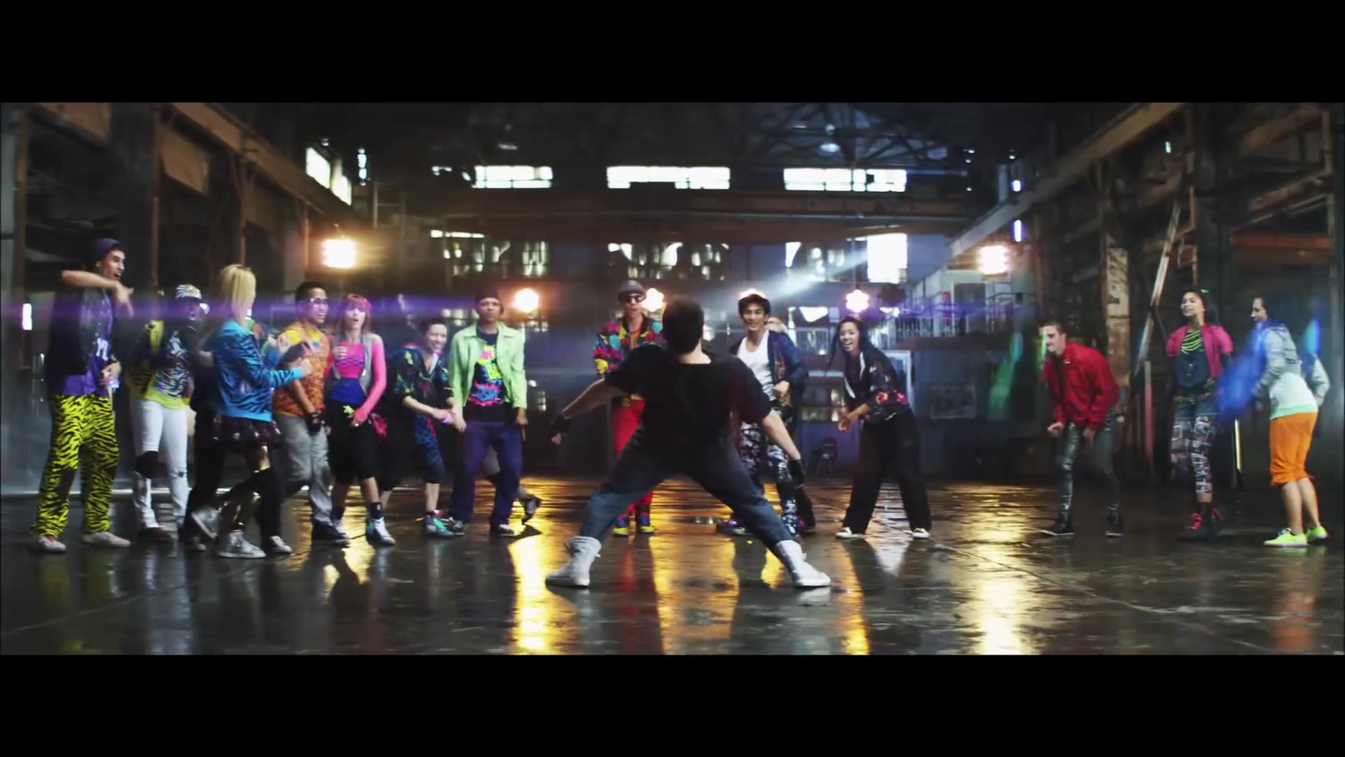 bellathornedaily_Watchme_shakeitup_mv_000098.jpg