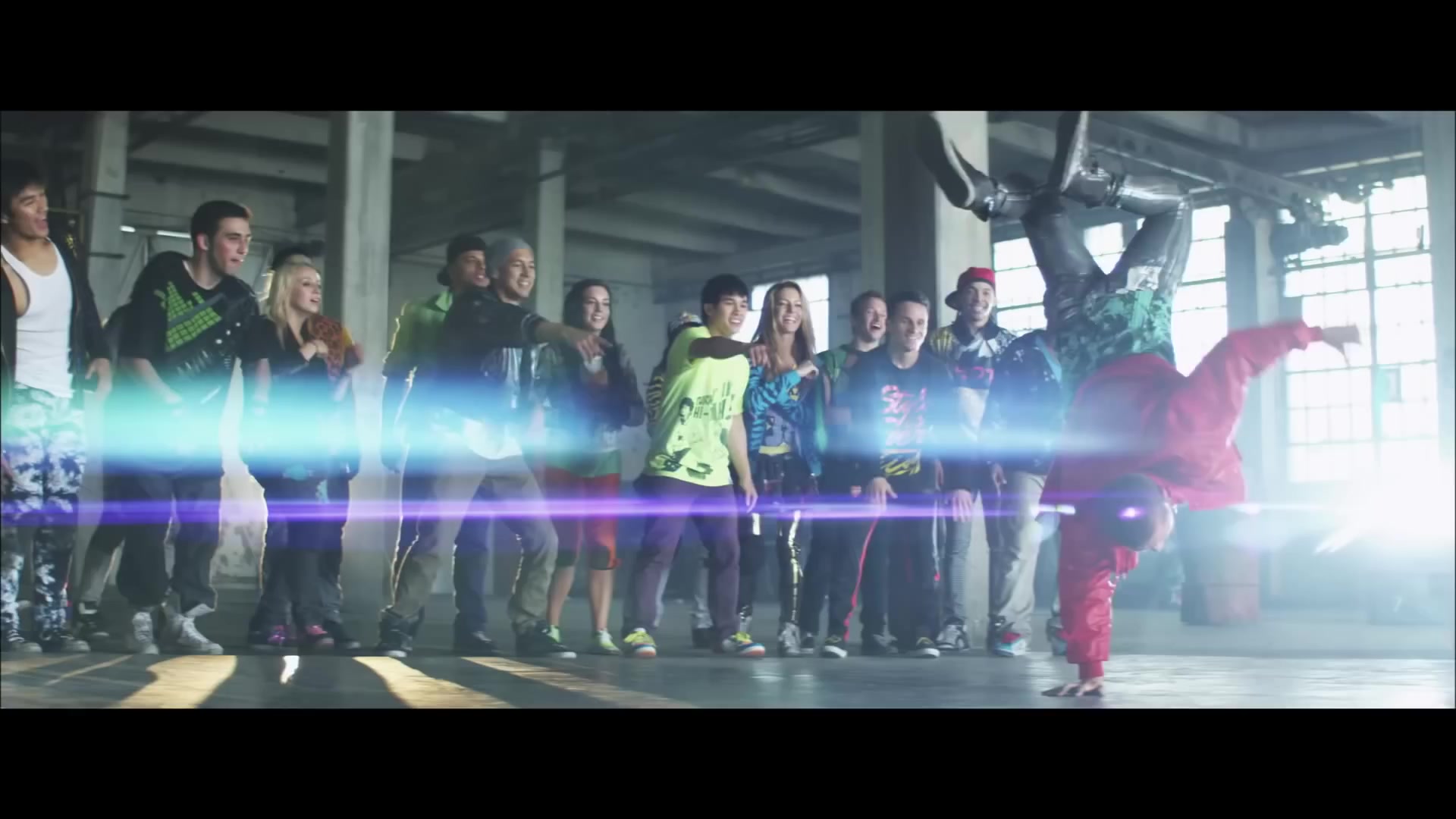 bellathornedaily_Watchme_shakeitup_mv_000100.jpg bellathornedaily_Watchme_shakeitup_mv_000100.jpg