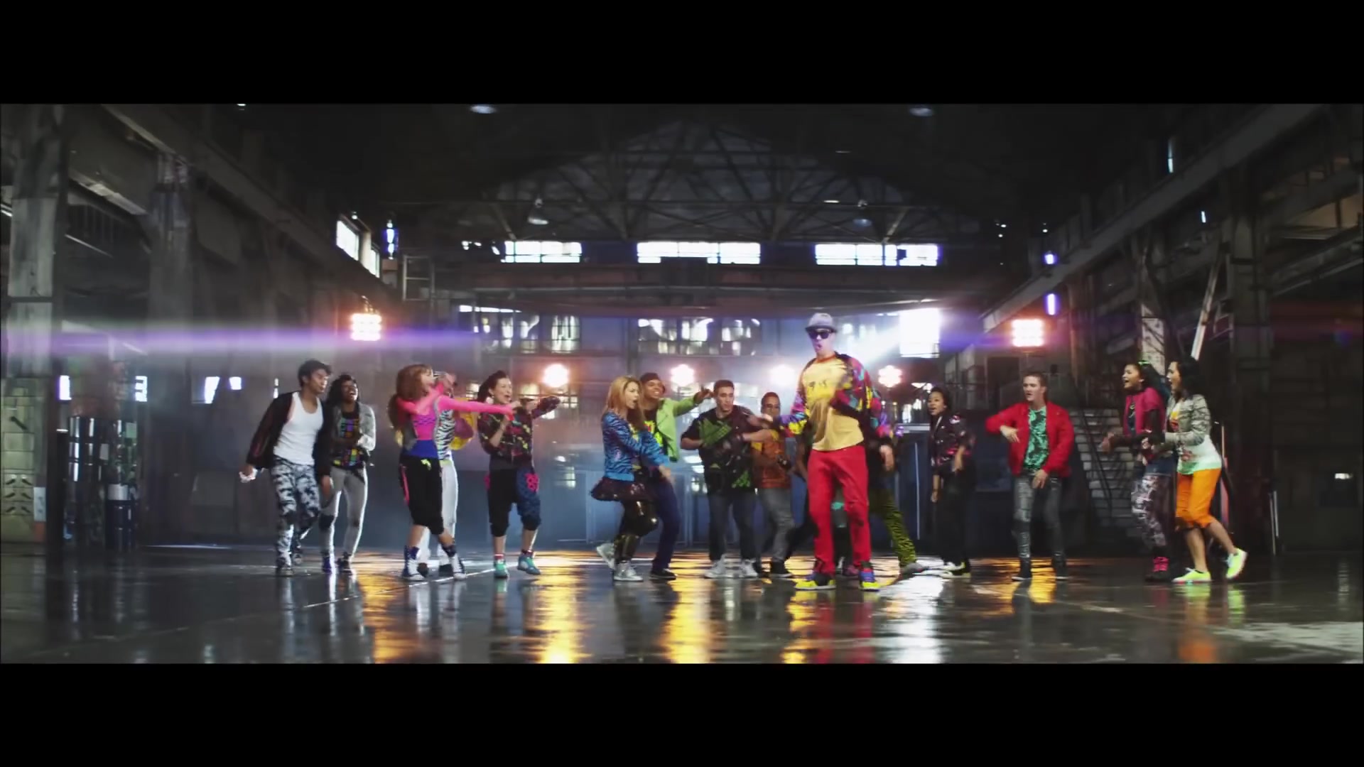 bellathornedaily_Watchme_shakeitup_mv_000102.jpg bellathornedaily_Watchme_shakeitup_mv_000102.jpg