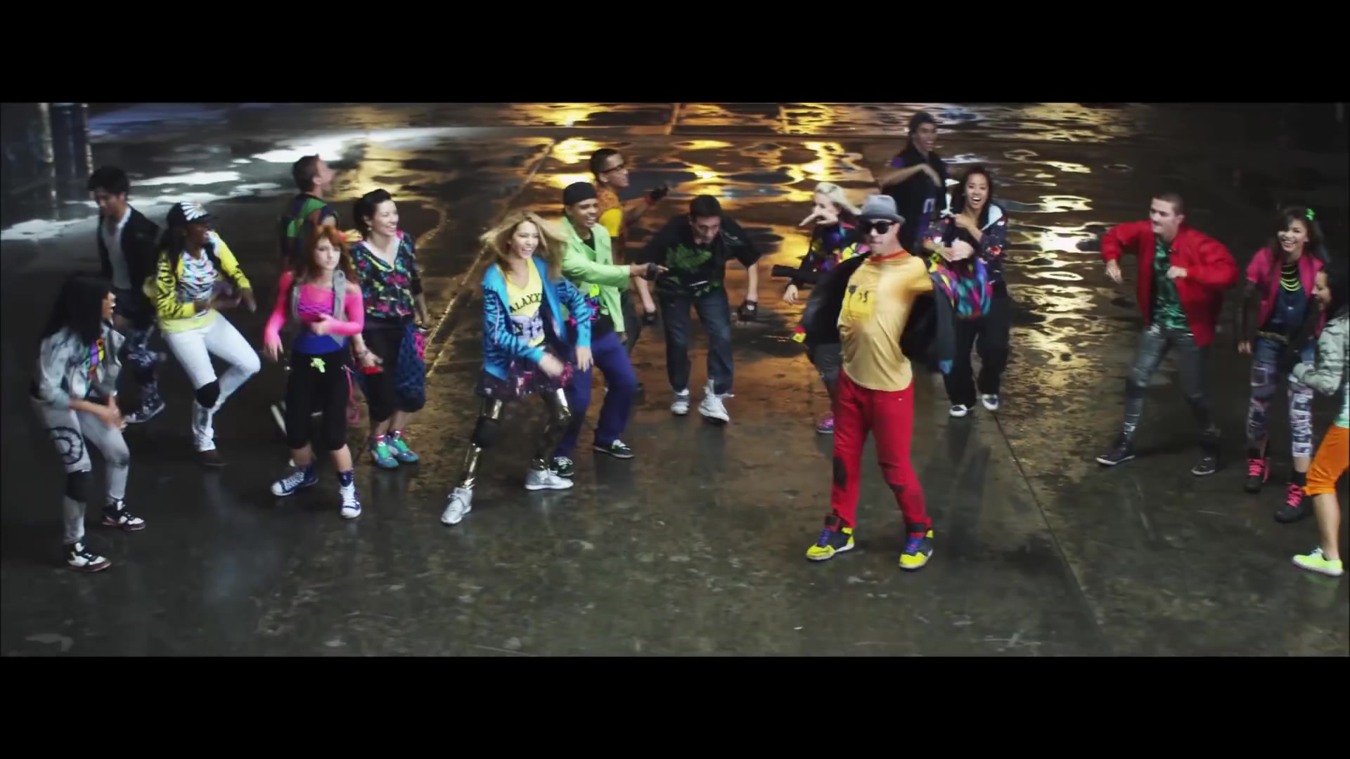 bellathornedaily_Watchme_shakeitup_mv_000103.jpg bellathornedaily_Watchme_shakeitup_mv_000103.jpg