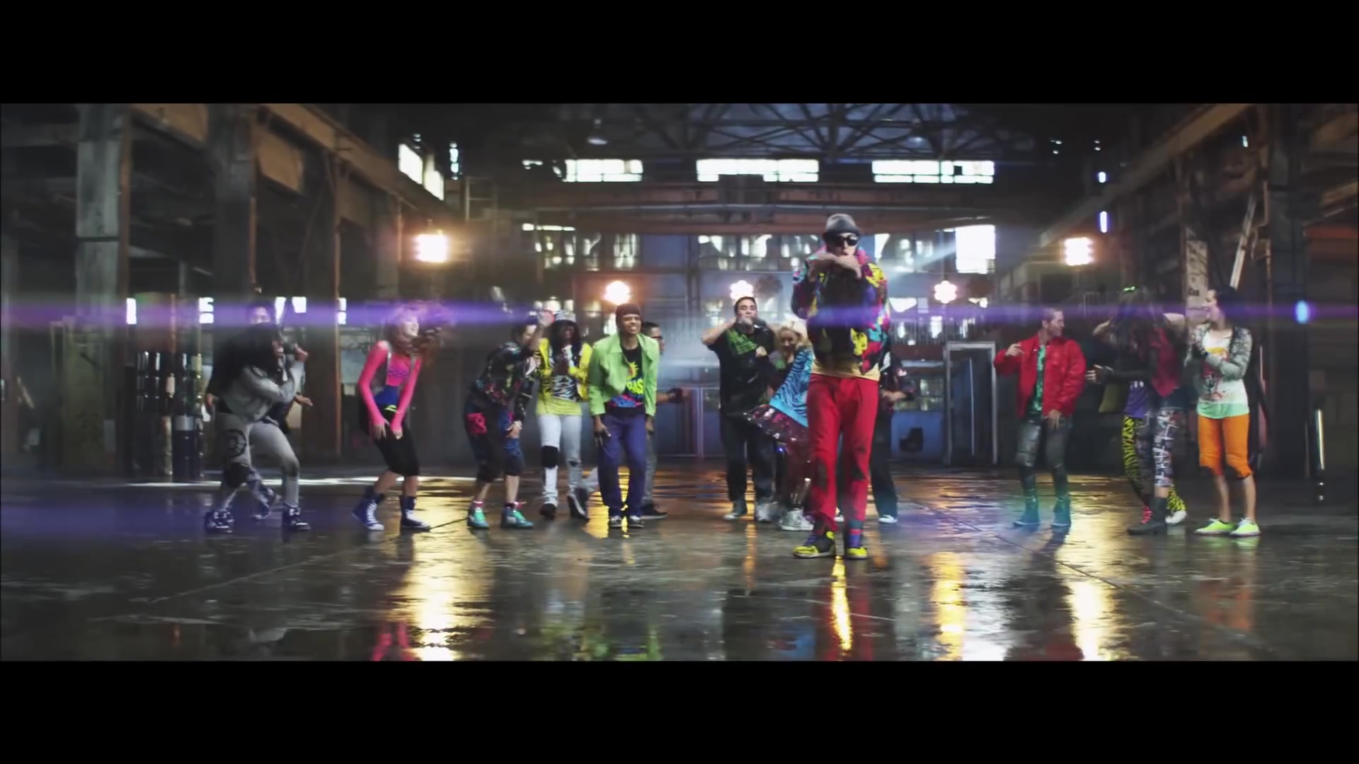 bellathornedaily_Watchme_shakeitup_mv_000104.jpg