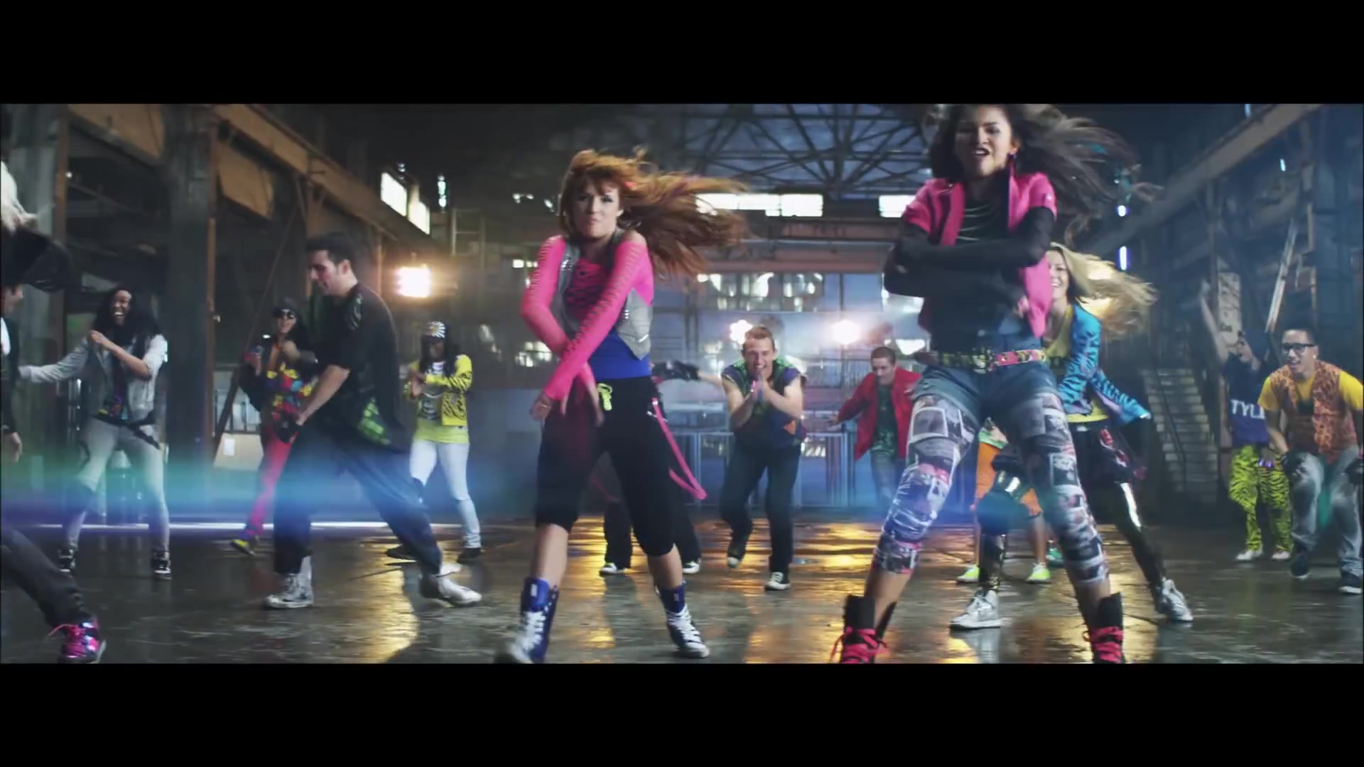 bellathornedaily_Watchme_shakeitup_mv_000114.jpg