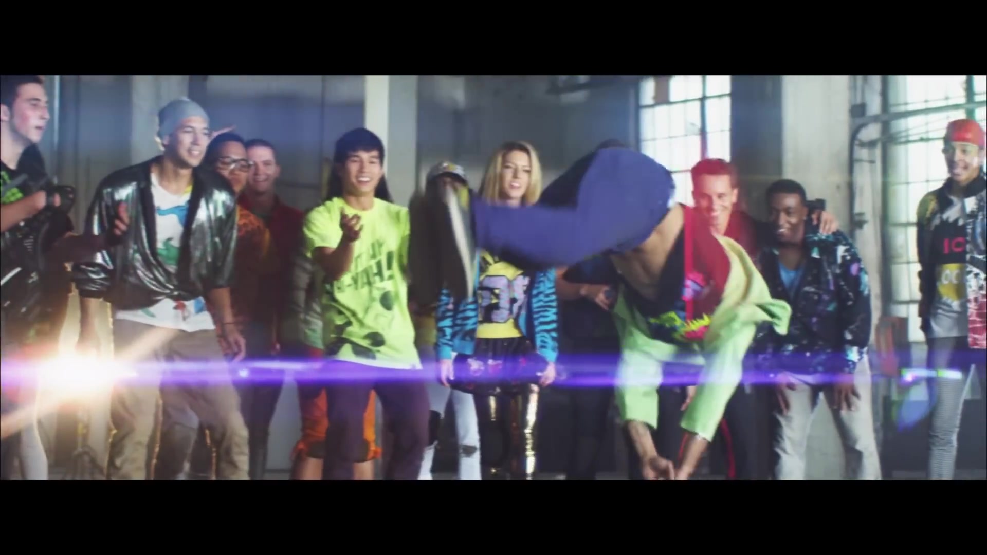 bellathornedaily_Watchme_shakeitup_mv_000115.jpg bellathornedaily_Watchme_shakeitup_mv_000115.jpg