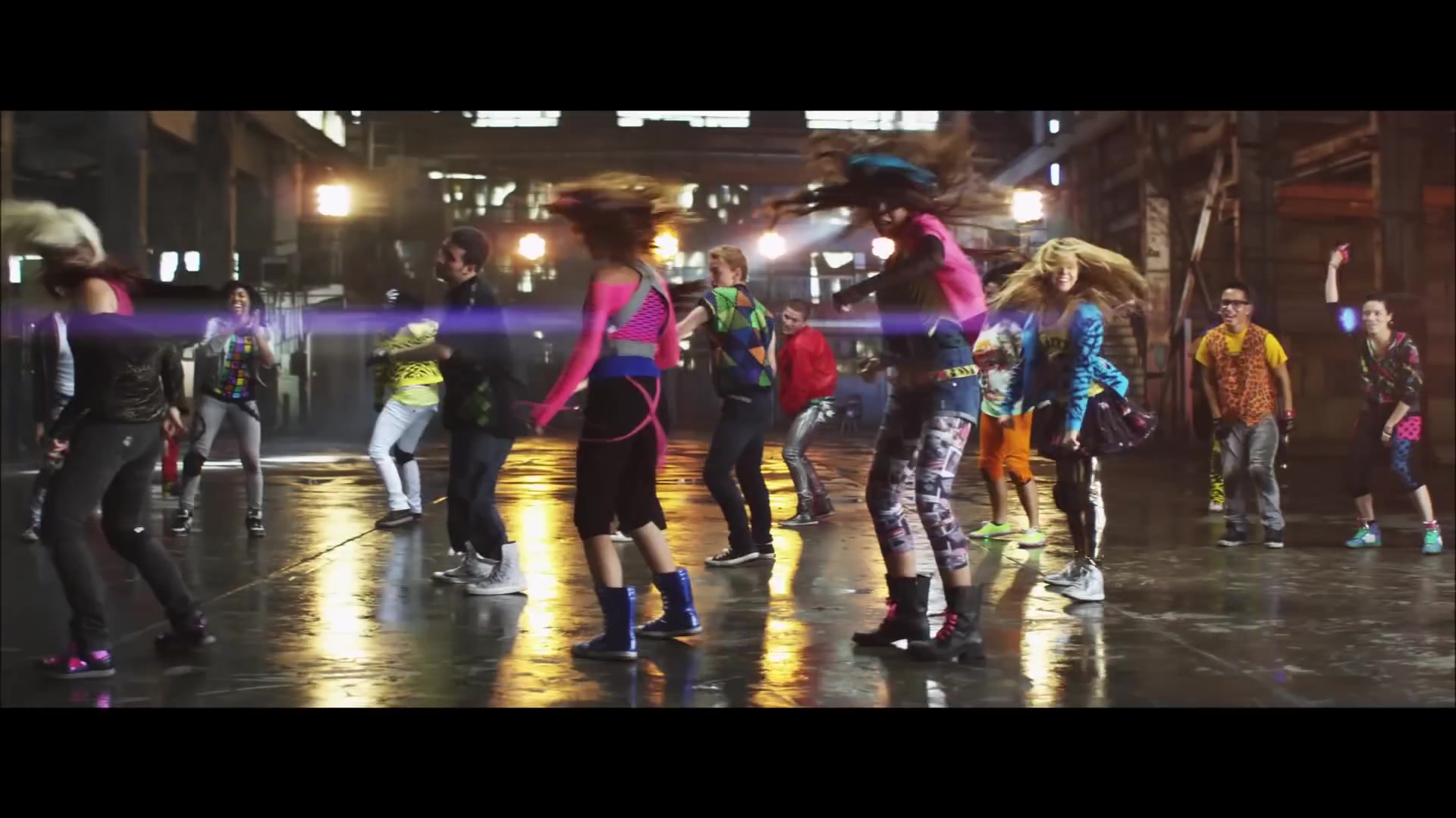 bellathornedaily_Watchme_shakeitup_mv_000117.jpg bellathornedaily_Watchme_shakeitup_mv_000117.jpg