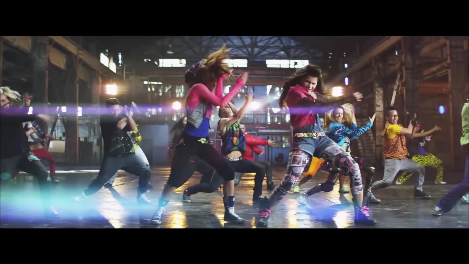 bellathornedaily_Watchme_shakeitup_mv_000121.jpg bellathornedaily_Watchme_shakeitup_mv_000121.jpg