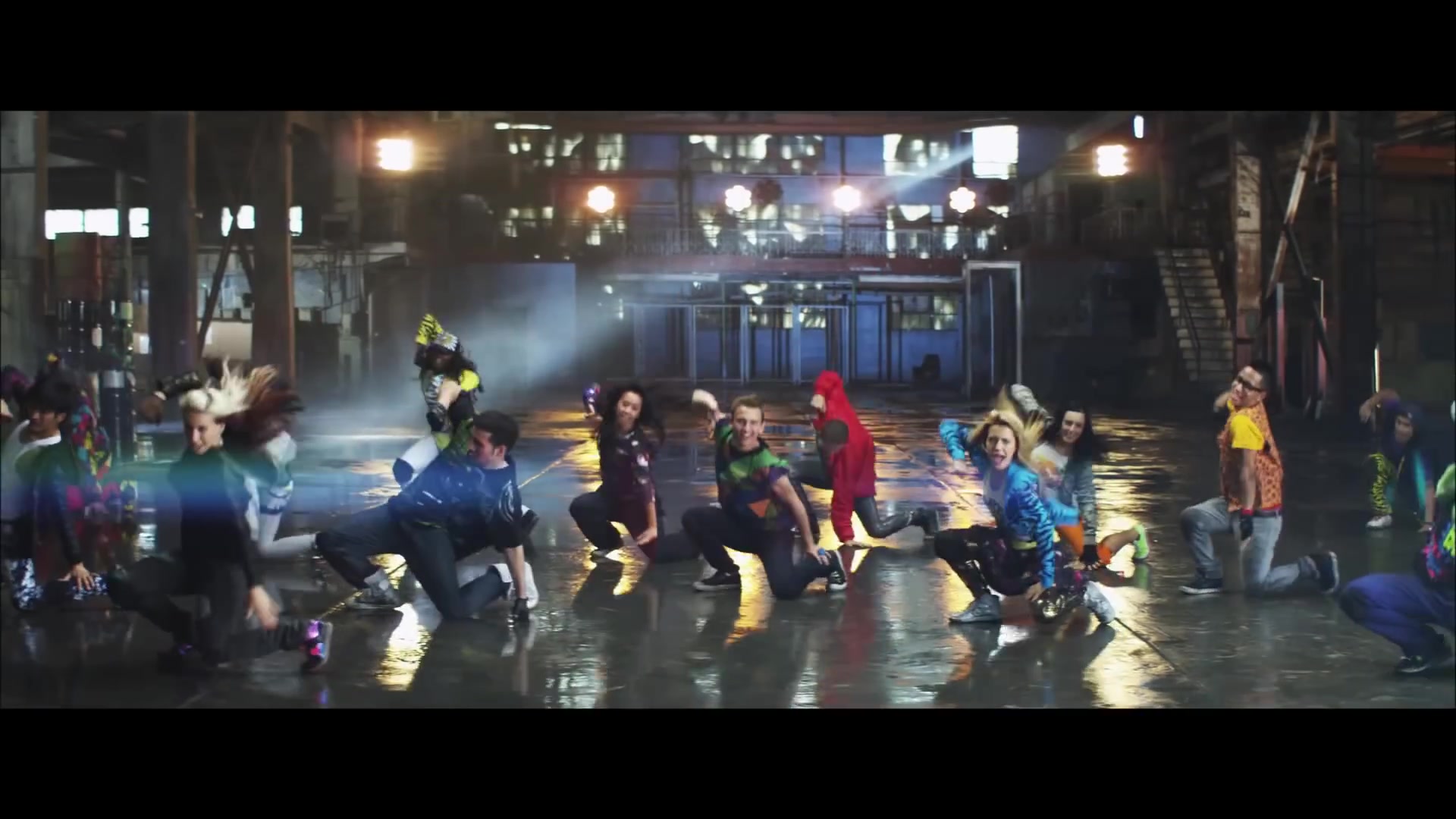 bellathornedaily_Watchme_shakeitup_mv_000125.jpg bellathornedaily_Watchme_shakeitup_mv_000125.jpg