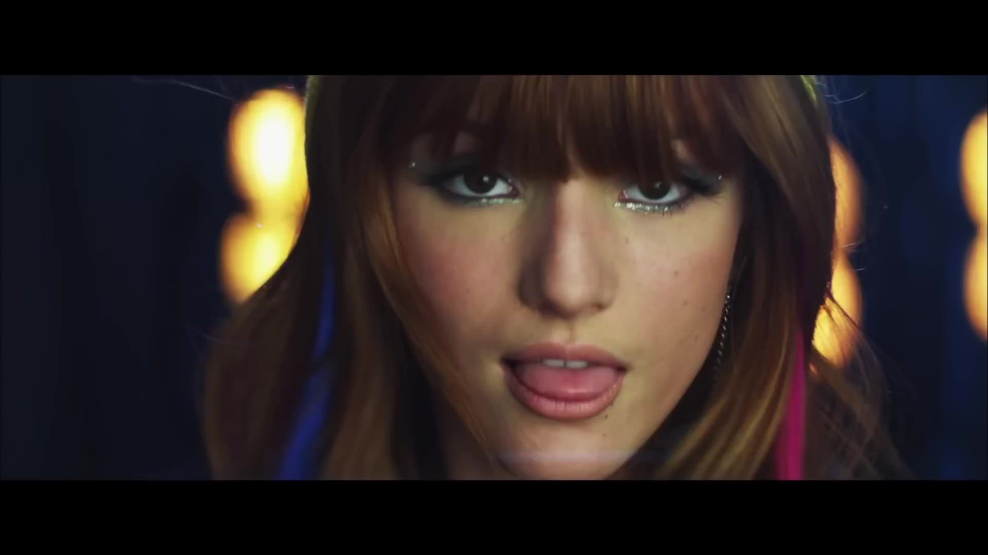 bellathornedaily_Watchme_shakeitup_mv_000131.jpg