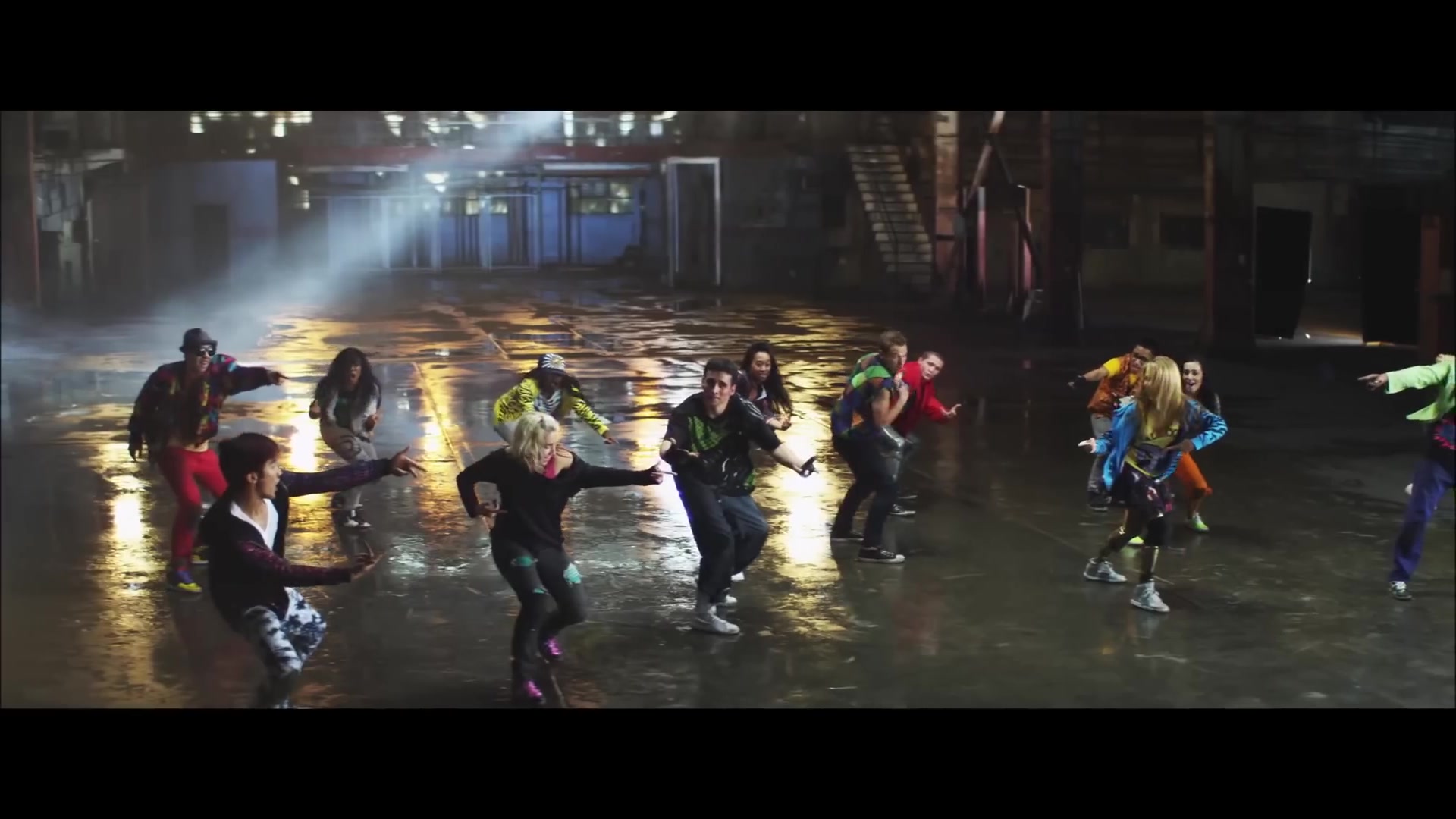 bellathornedaily_Watchme_shakeitup_mv_000134.jpg bellathornedaily_Watchme_shakeitup_mv_000134.jpg