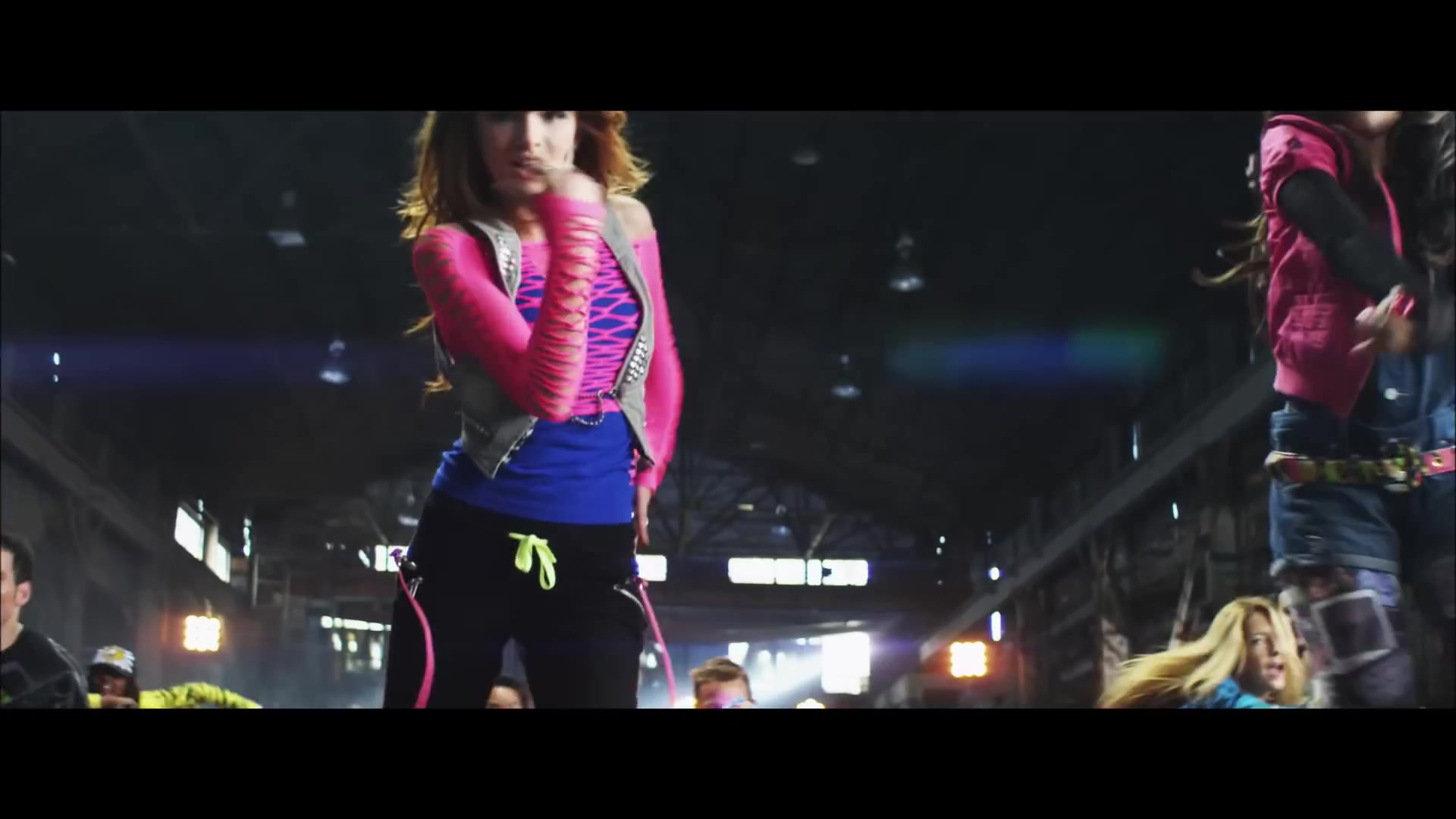 bellathornedaily_Watchme_shakeitup_mv_000137.jpg bellathornedaily_Watchme_shakeitup_mv_000137.jpg