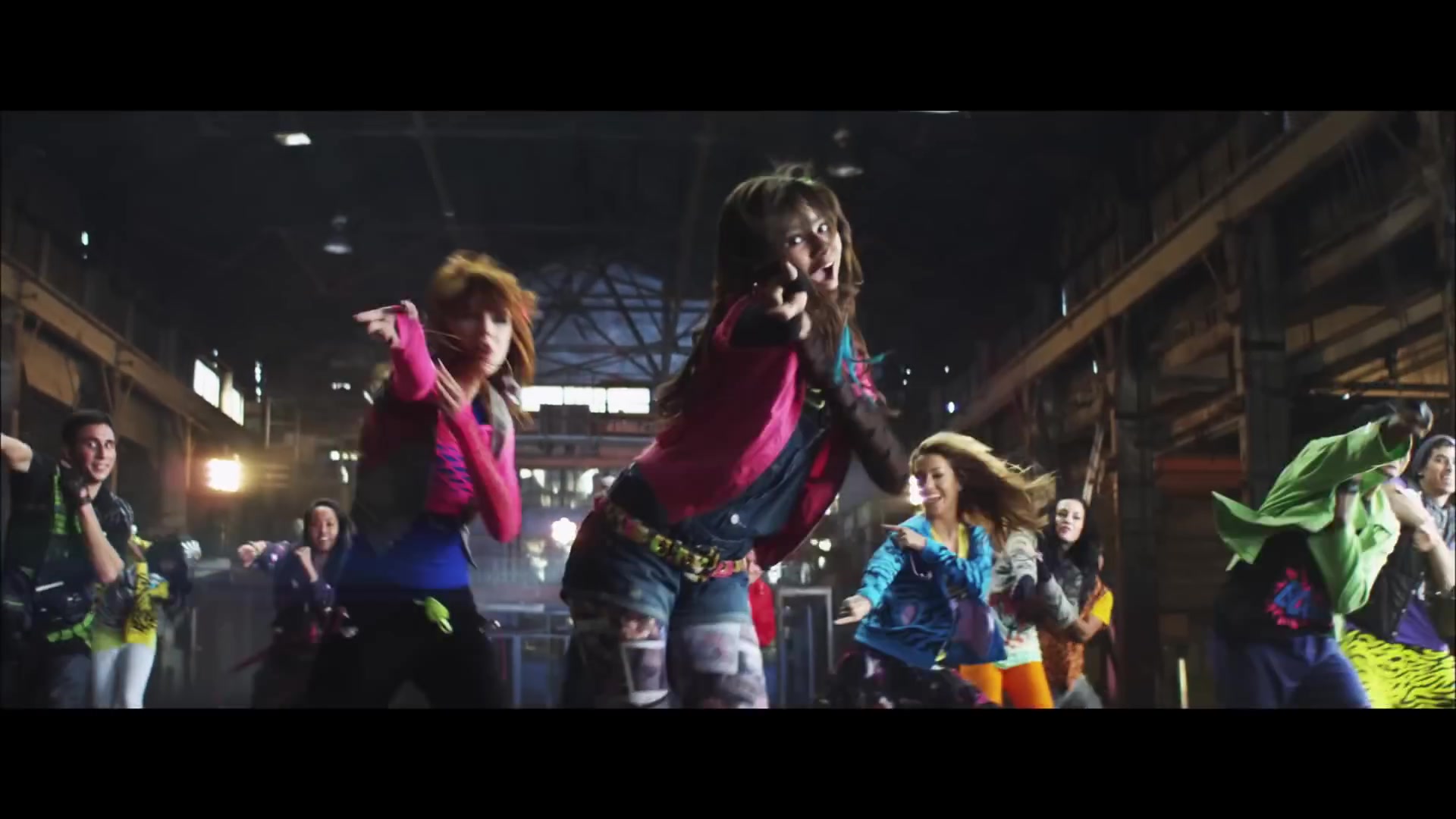 bellathornedaily_Watchme_shakeitup_mv_000138.jpg