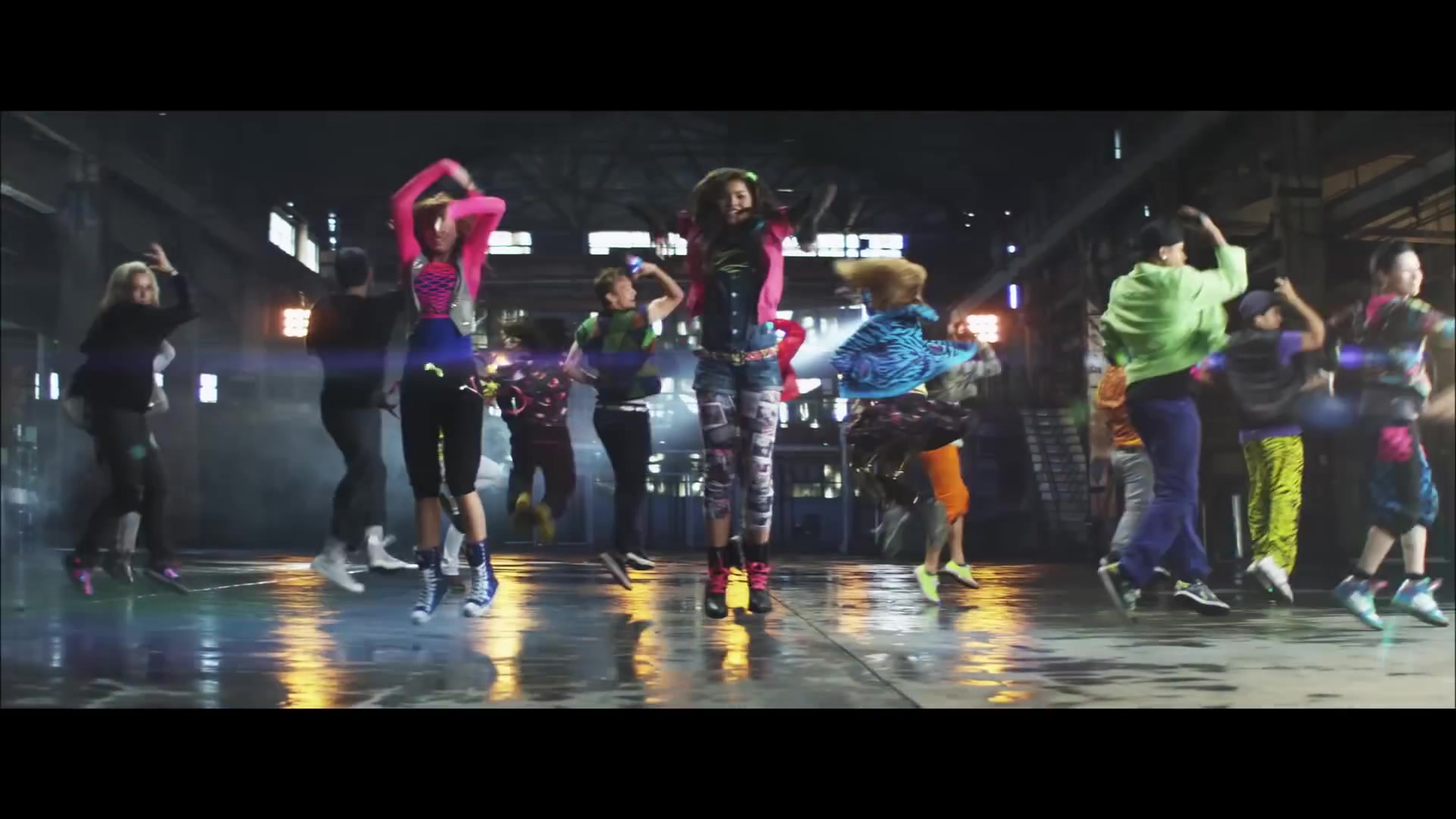 bellathornedaily_Watchme_shakeitup_mv_000142.jpg bellathornedaily_Watchme_shakeitup_mv_000142.jpg