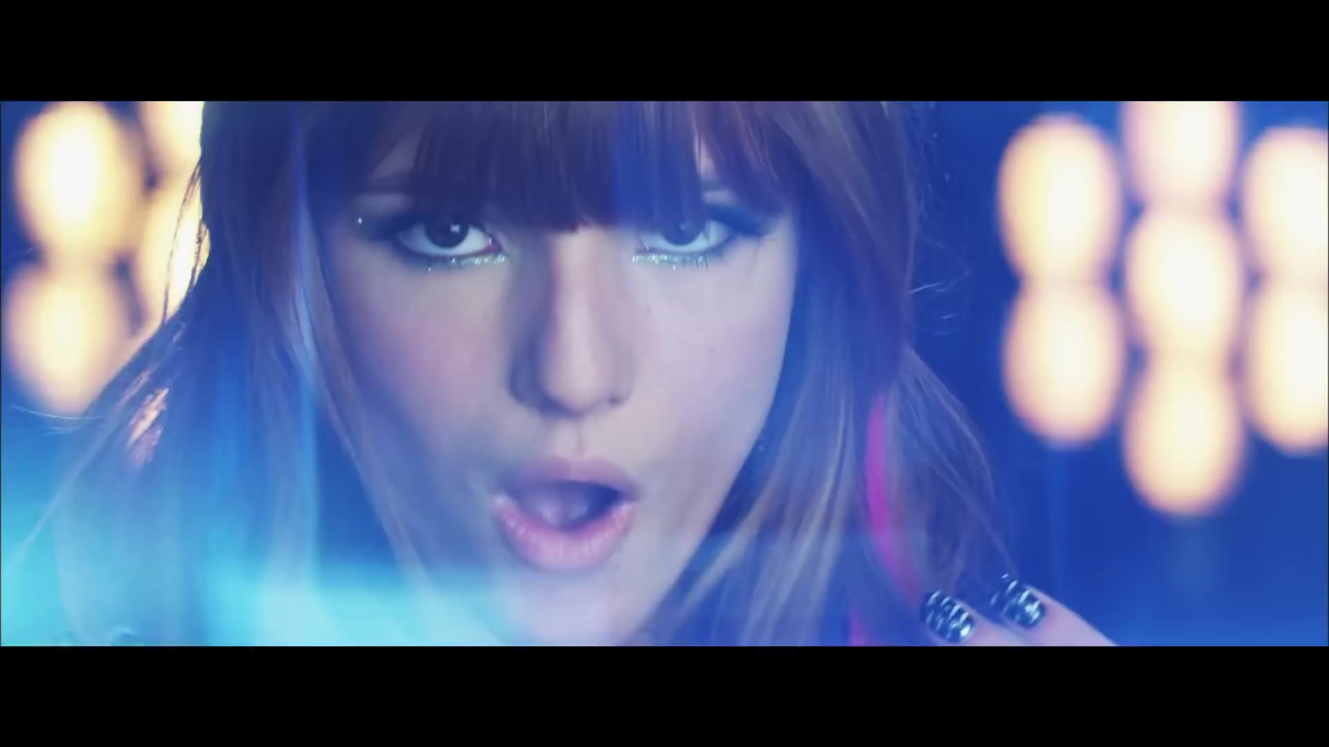 bellathornedaily_Watchme_shakeitup_mv_000146.jpg bellathornedaily_Watchme_shakeitup_mv_000146.jpg