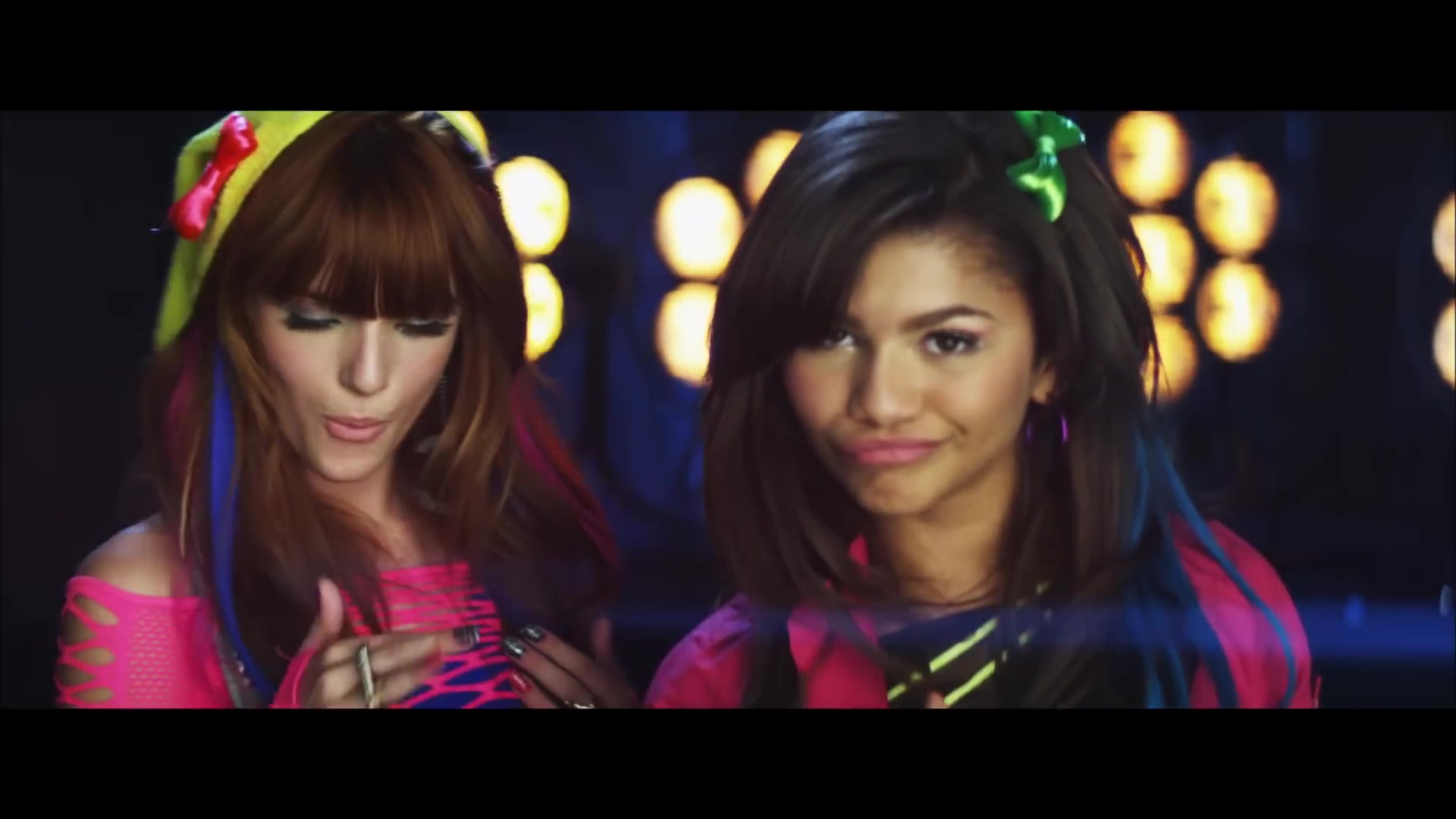 bellathornedaily_Watchme_shakeitup_mv_000147.jpg