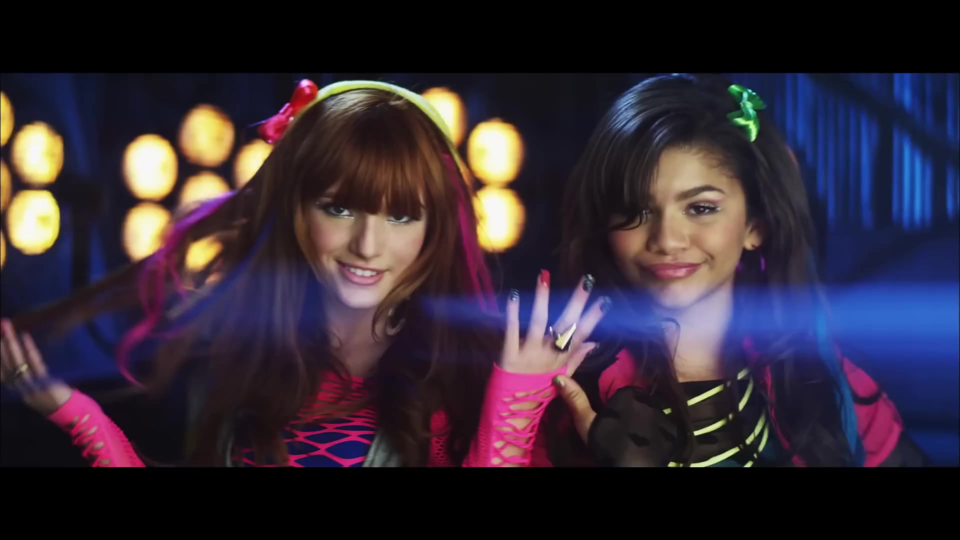 bellathornedaily_Watchme_shakeitup_mv_000151.jpg bellathornedaily_Watchme_shakeitup_mv_000151.jpg