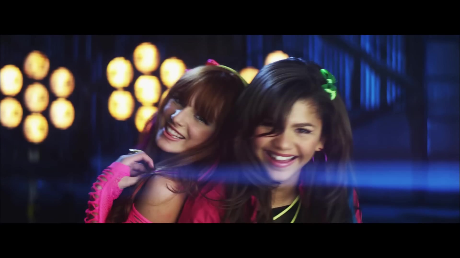 bellathornedaily_Watchme_shakeitup_mv_000152.jpg bellathornedaily_Watchme_shakeitup_mv_000152.jpg