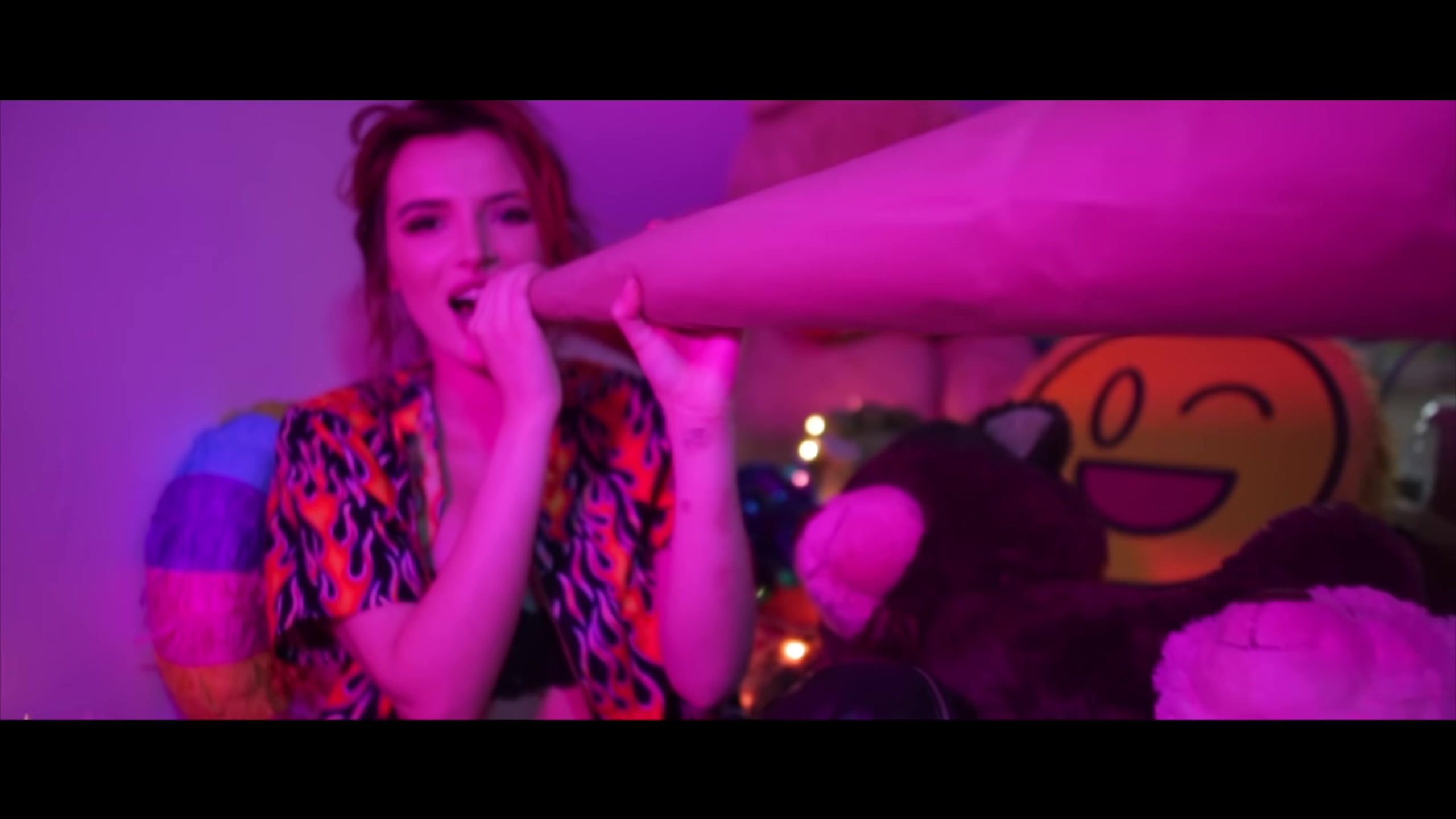 bellathornedaily_cLOUT_9_mv_000130.jpg