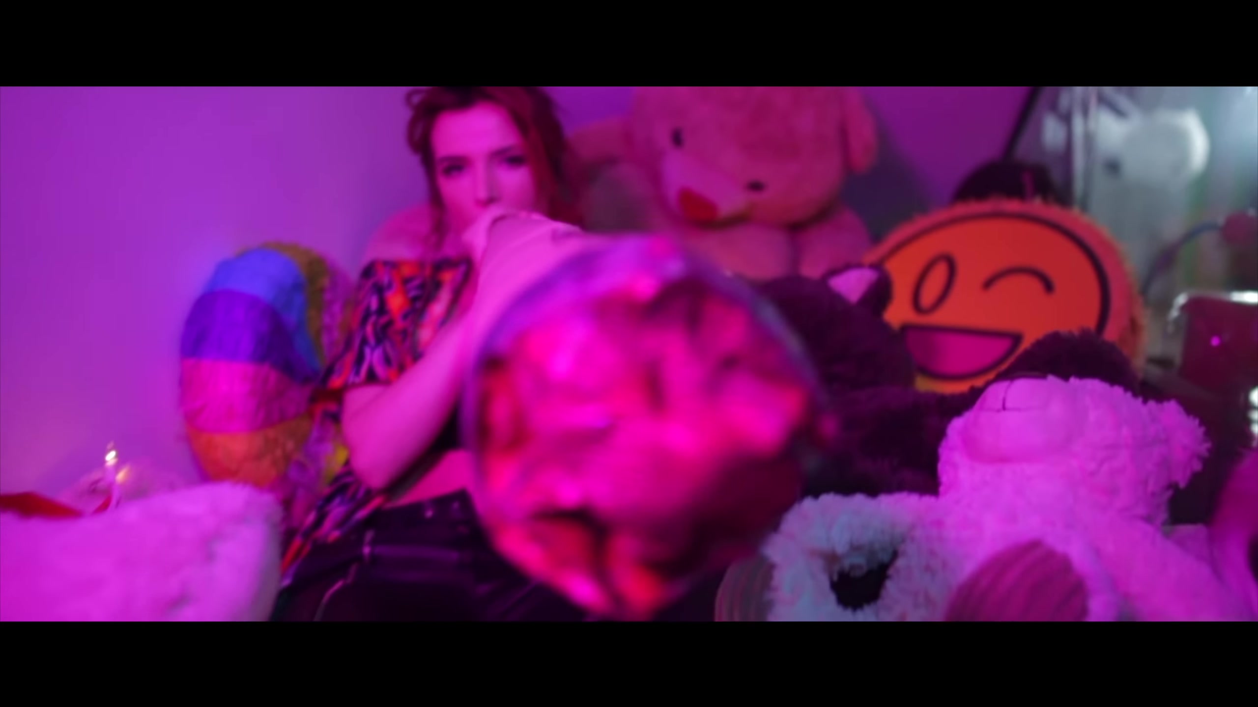 bellathornedaily_cLOUT_9_mv_000131.jpg bellathornedaily_cLOUT_9_mv_000131.jpg