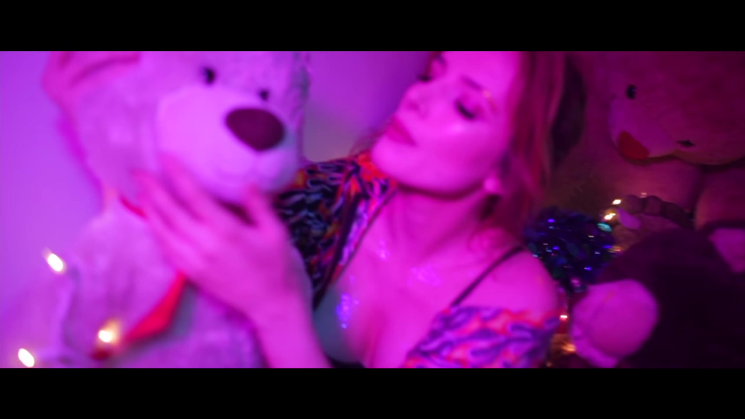 bellathornedaily_cLOUT_9_mv_000132.jpg bellathornedaily_cLOUT_9_mv_000132.jpg