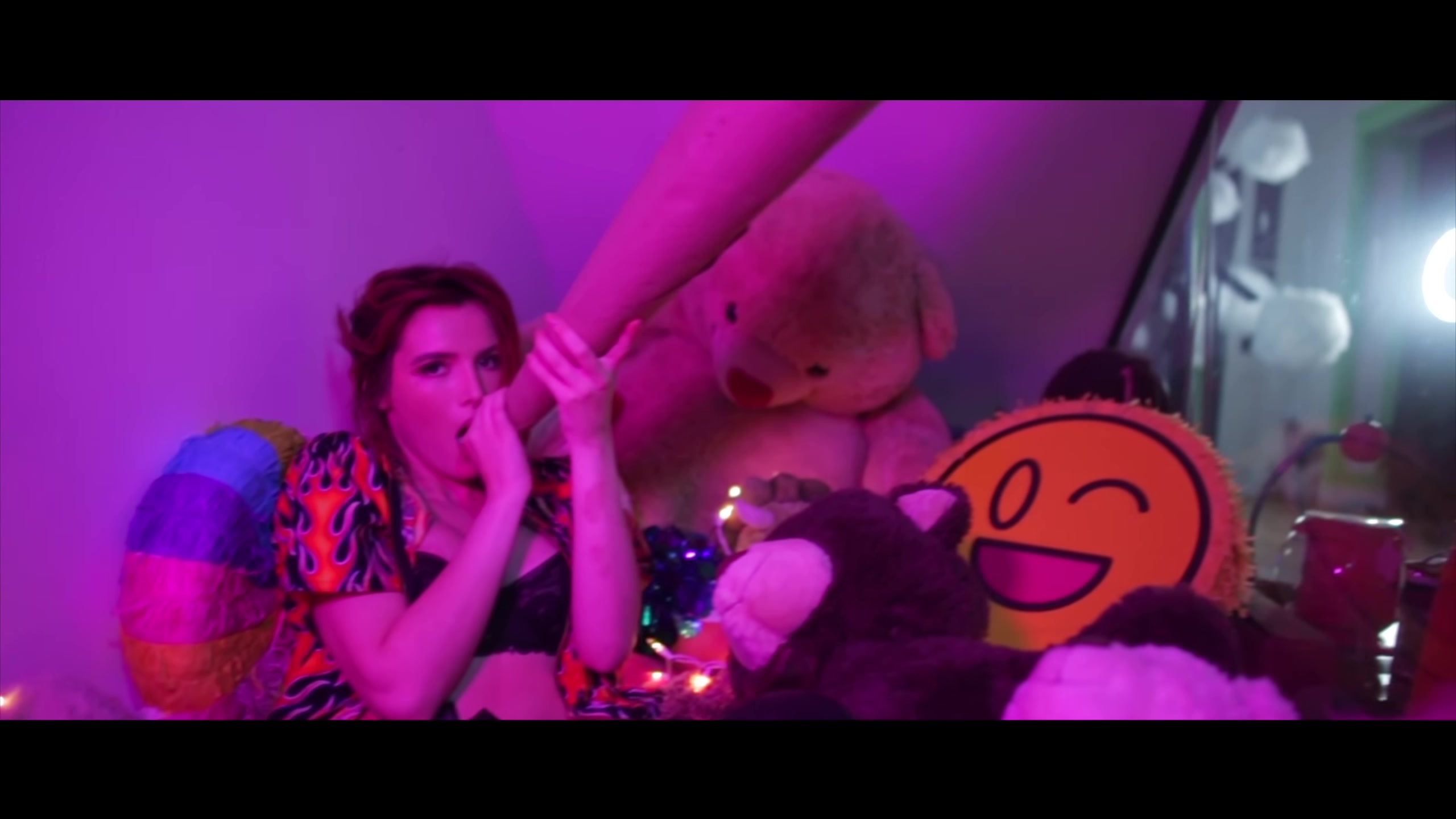 bellathornedaily_cLOUT_9_mv_000216.jpg