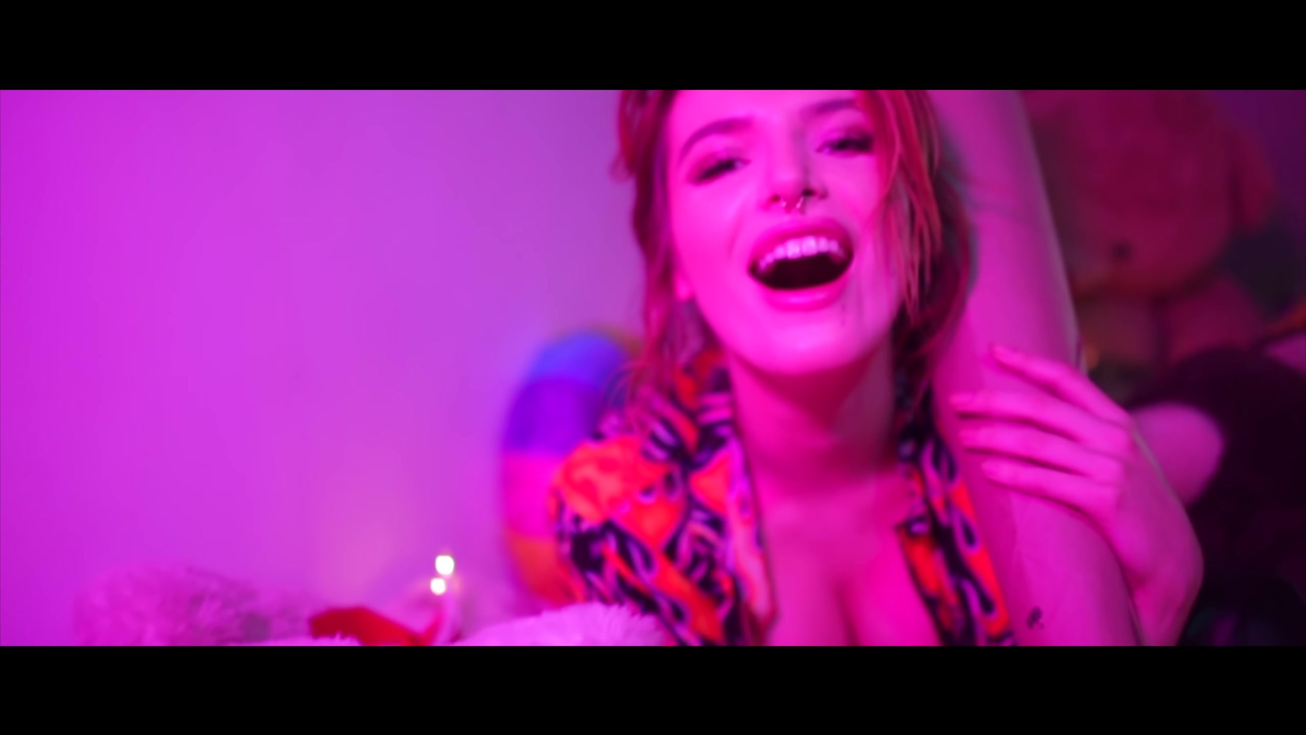 bellathornedaily_cLOUT_9_mv_000217.jpg bellathornedaily_cLOUT_9_mv_000217.jpg