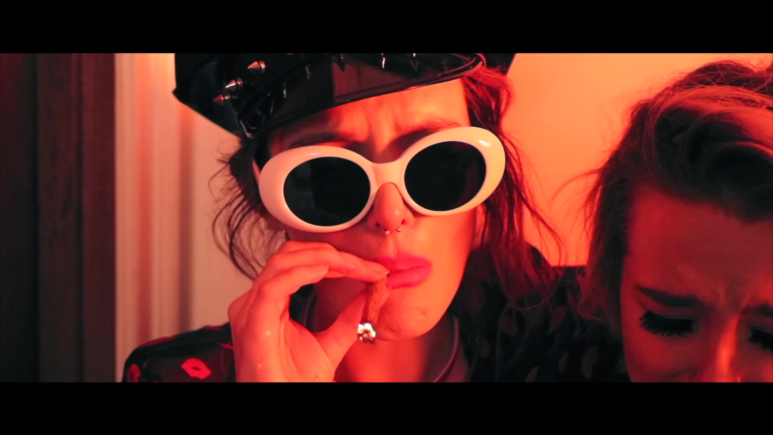 bellathornedaily_cLOUT_9_mv_000301.jpg