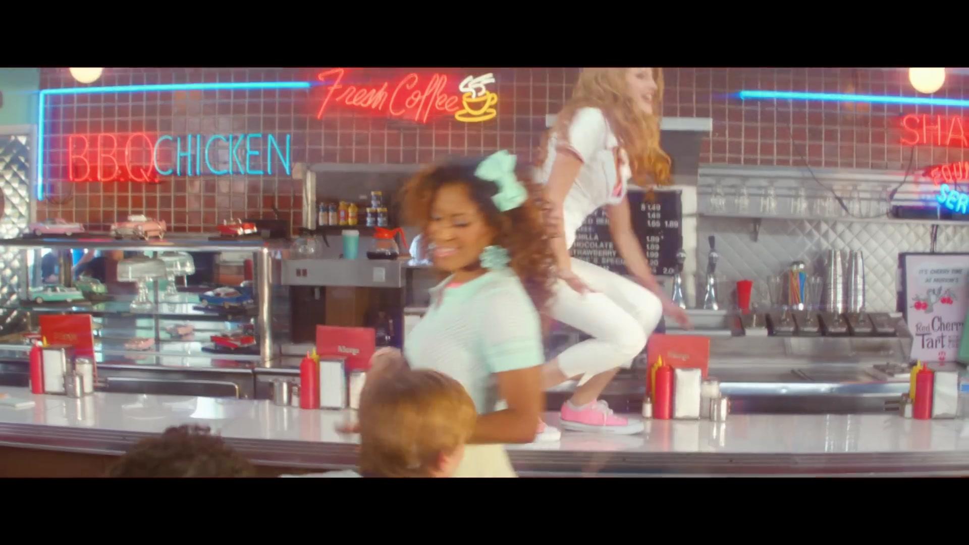 bellathornedaily_callitwhatever_screencaps_000134.jpg