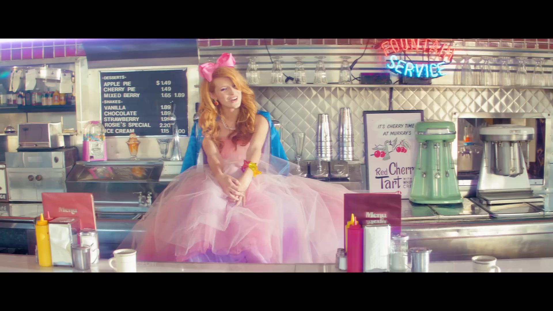 bellathornedaily_callitwhatever_screencaps_000236.jpg