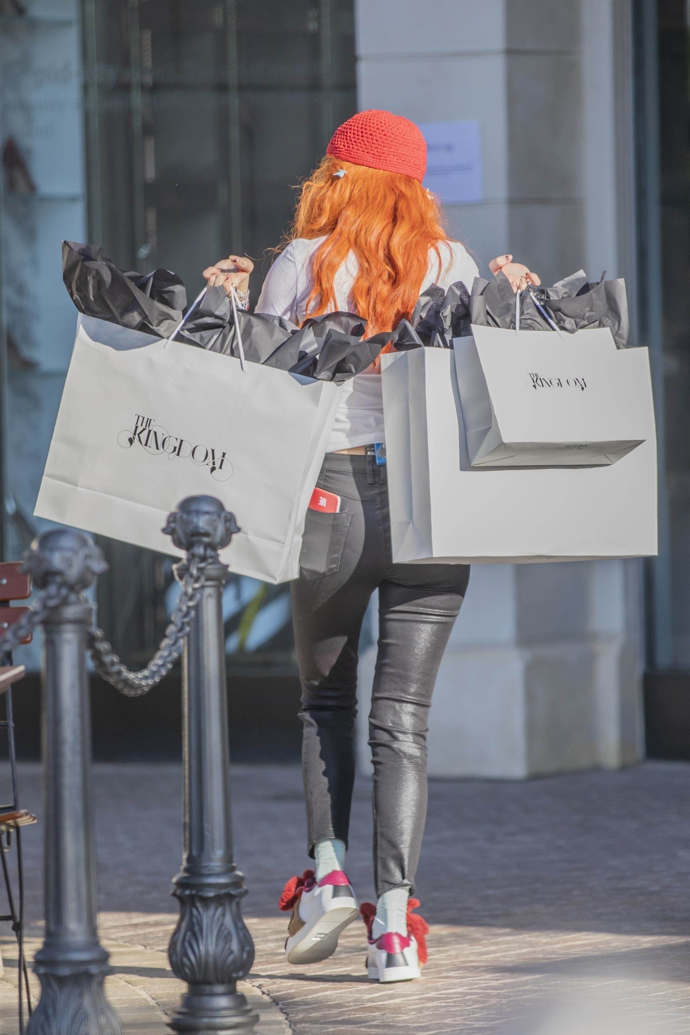 bellathornedaily_droppincash_set_sept18_281329.jpg bellathornedaily_droppincash_set_sept18_281329.jpg