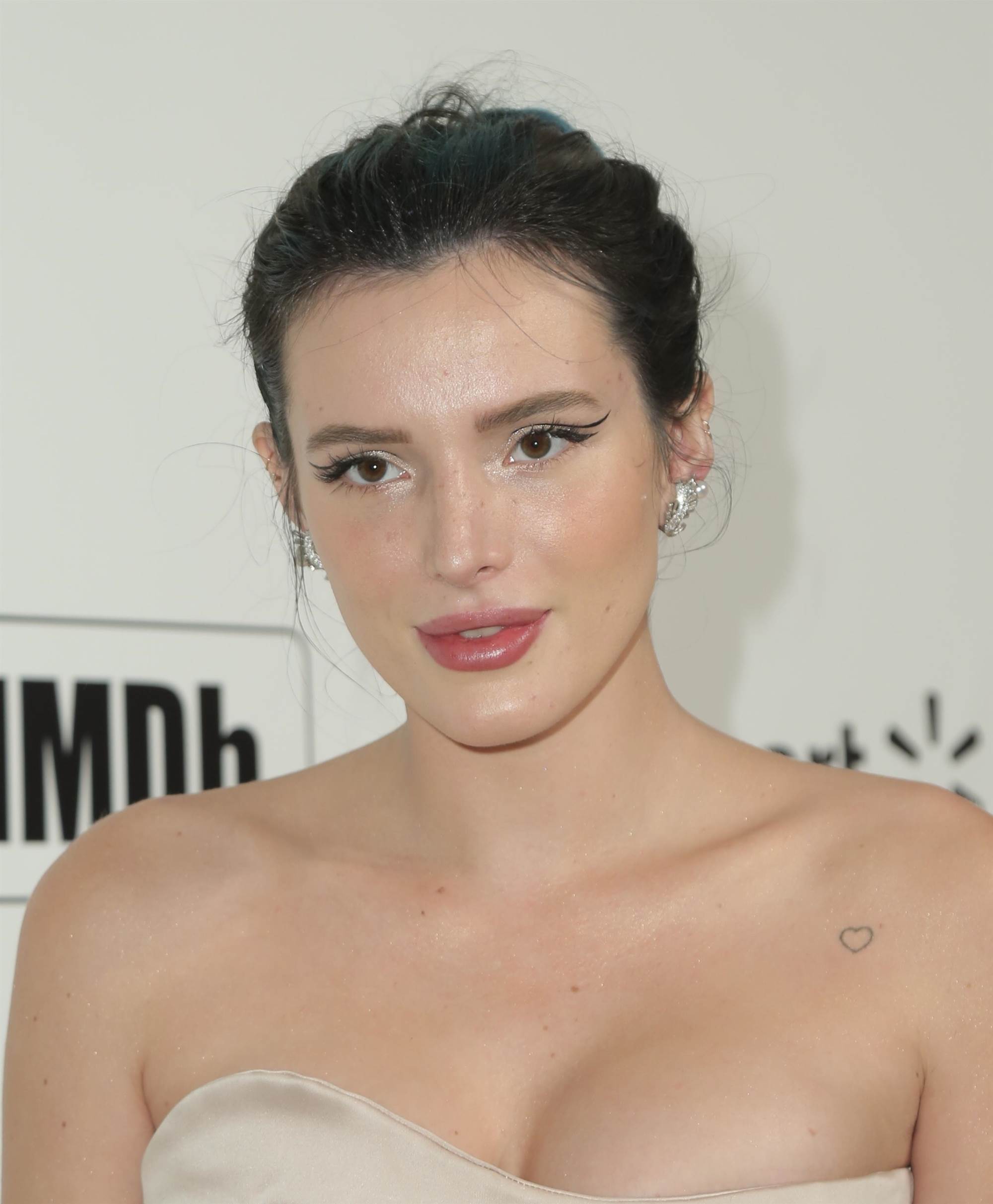 bellathornedaily_eltonviewingparty_arrivals_28229.jpg