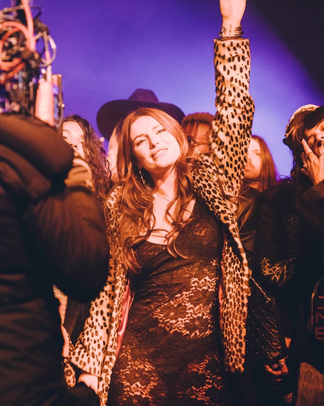 bellathornedaily_findyourfriends_bts_28129.jpg bellathornedaily_findyourfriends_bts_28129.jpg