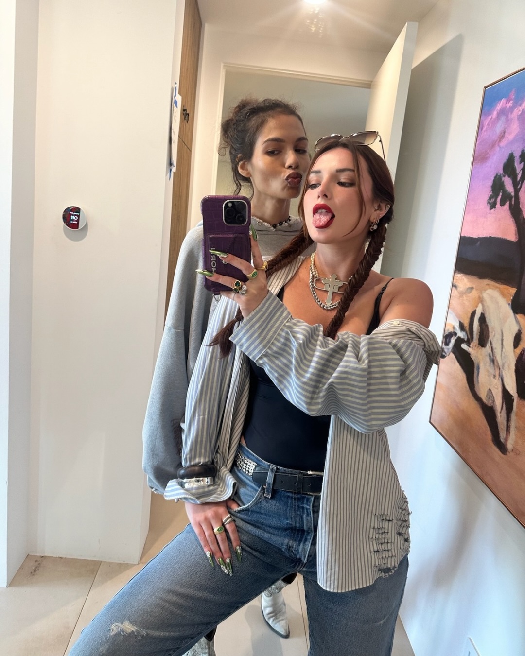 bellathornedaily_findyourfriends_bts_28329.jpg bellathornedaily_findyourfriends_bts_28329.jpg