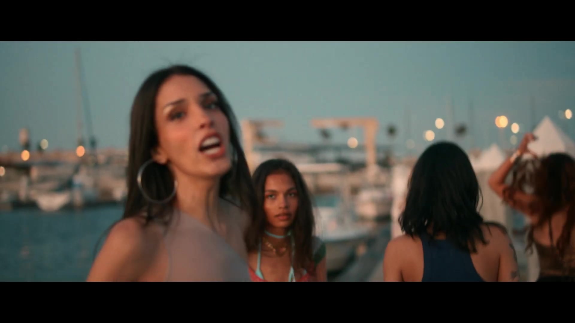 bellathornedaily_findyourfriends_trailer_000190.jpg