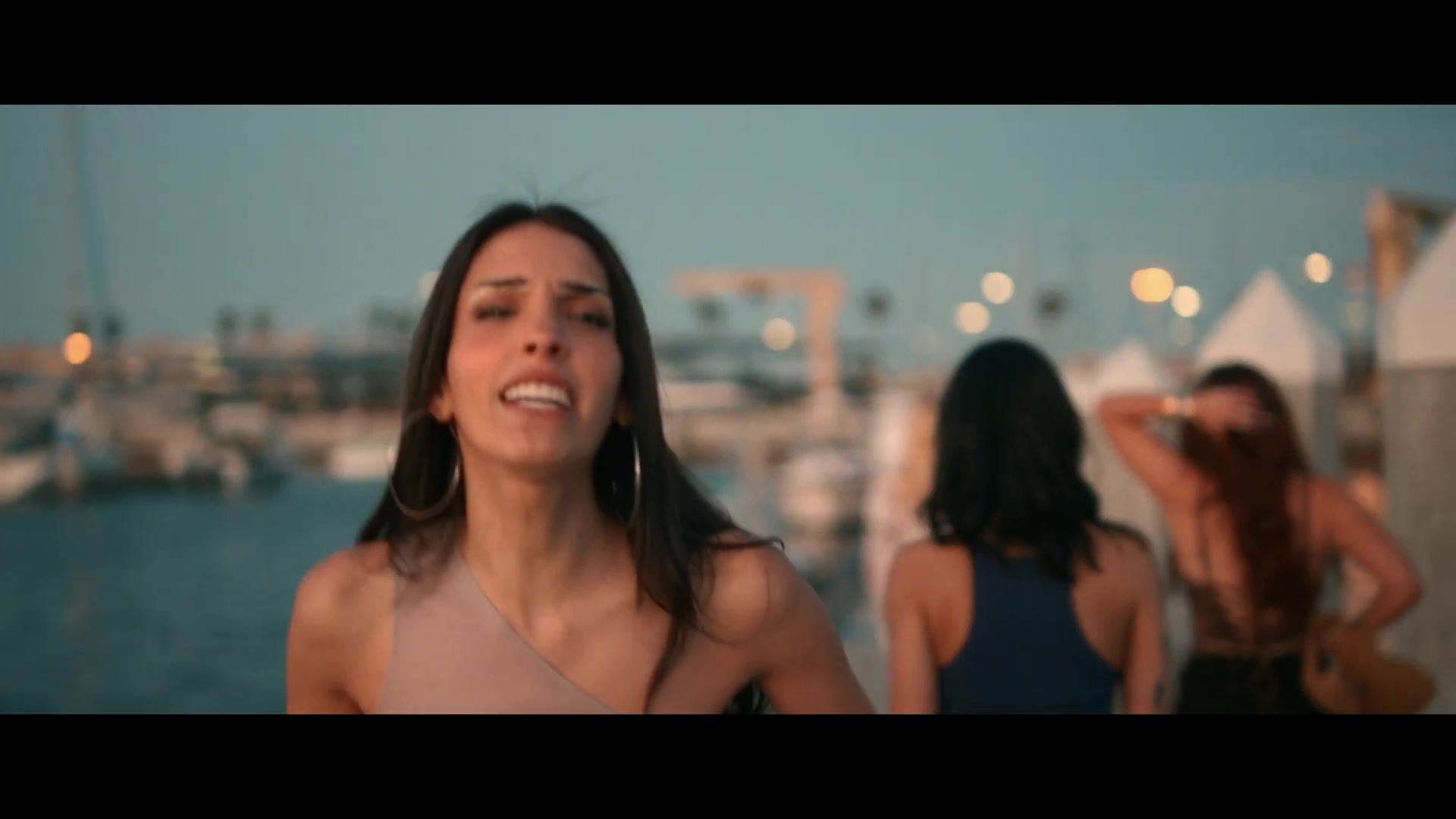 bellathornedaily_findyourfriends_trailer_000191.jpg