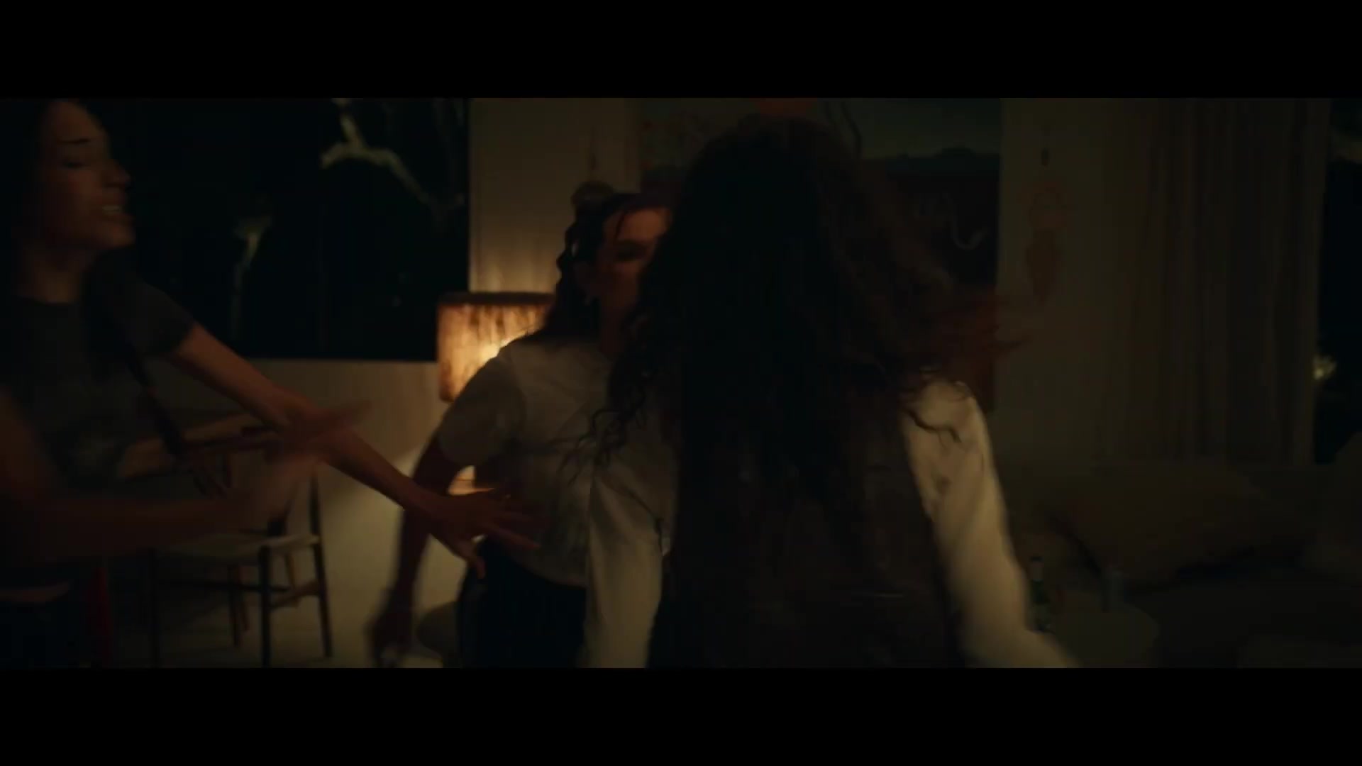 bellathornedaily_findyourfriends_trailer_000193.jpg bellathornedaily_findyourfriends_trailer_000193.jpg