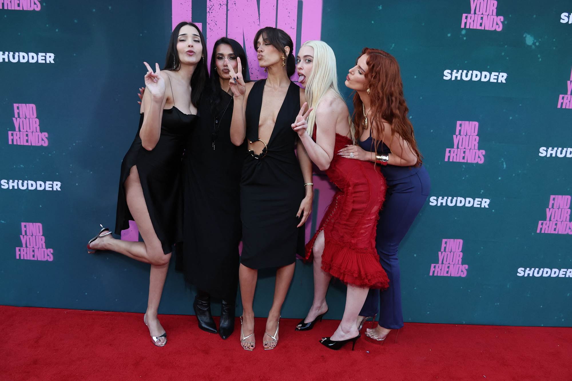bellathornedaily_findyourfriendslapremiere_arrivals_2811629.jpg