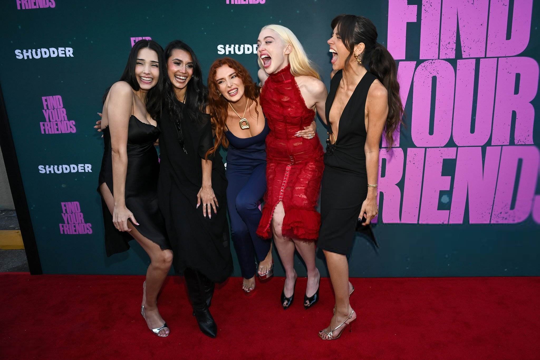 bellathornedaily_findyourfriendslapremiere_arrivals_2812129.jpg