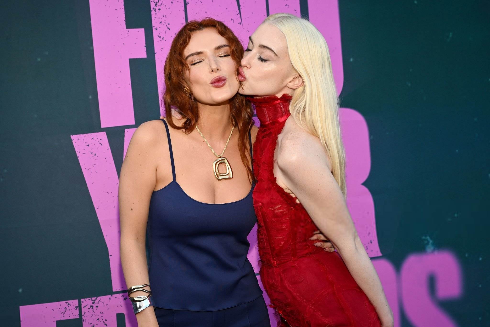 bellathornedaily_findyourfriendslapremiere_arrivals_289229.jpg