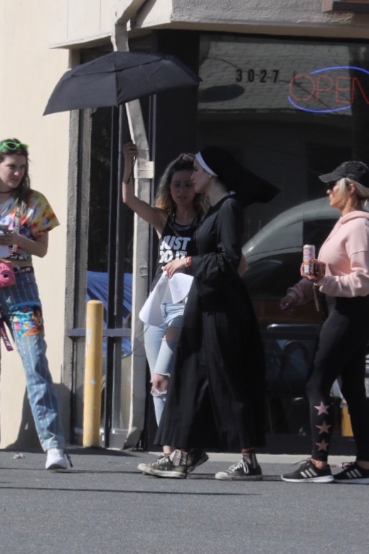 bellathornedaily_habit_filming_feb2020_281229.jpg bellathornedaily_habit_filming_feb2020_281229.jpg