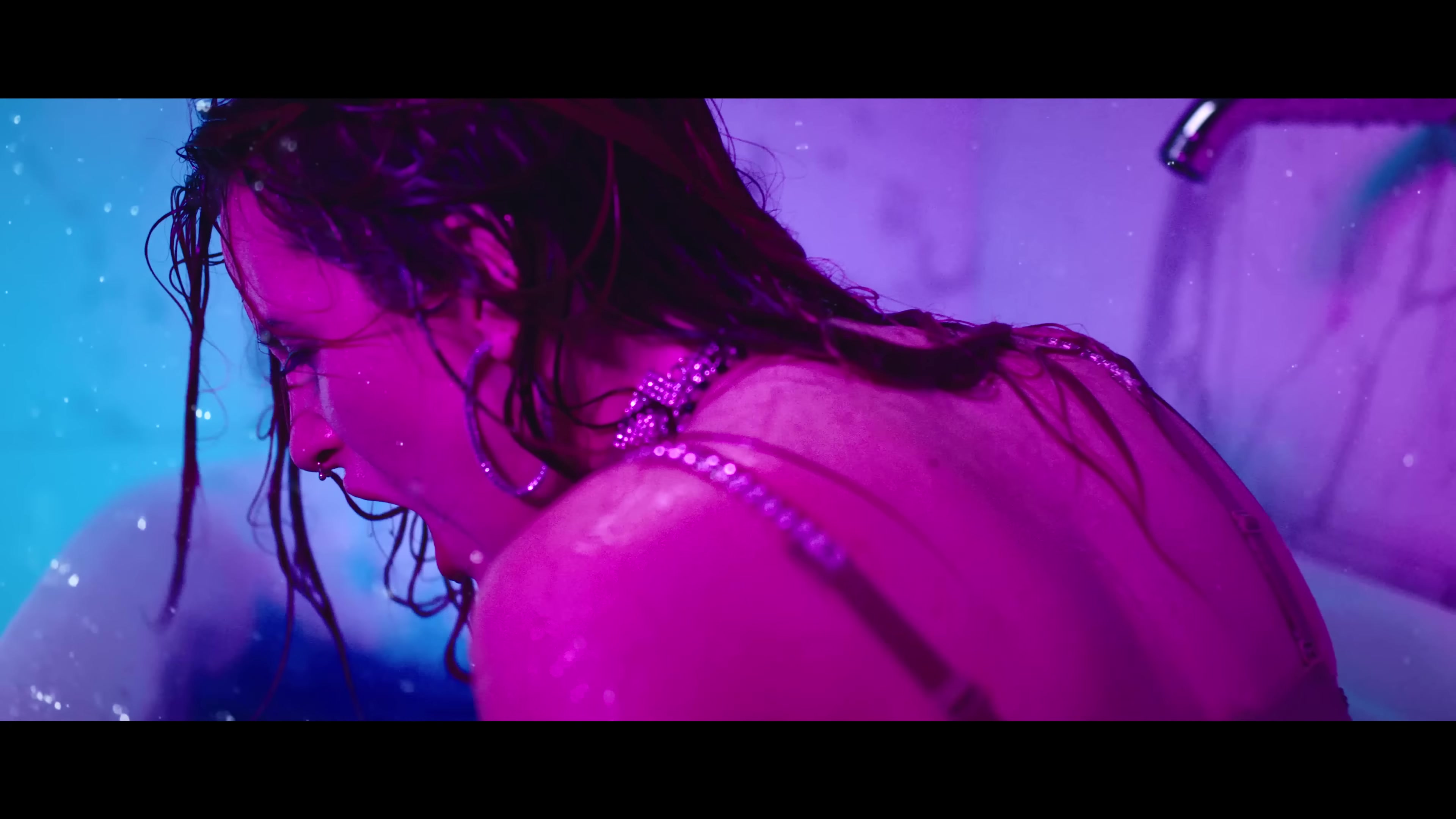 bellathornedaily_justcall_mv_000076.jpg